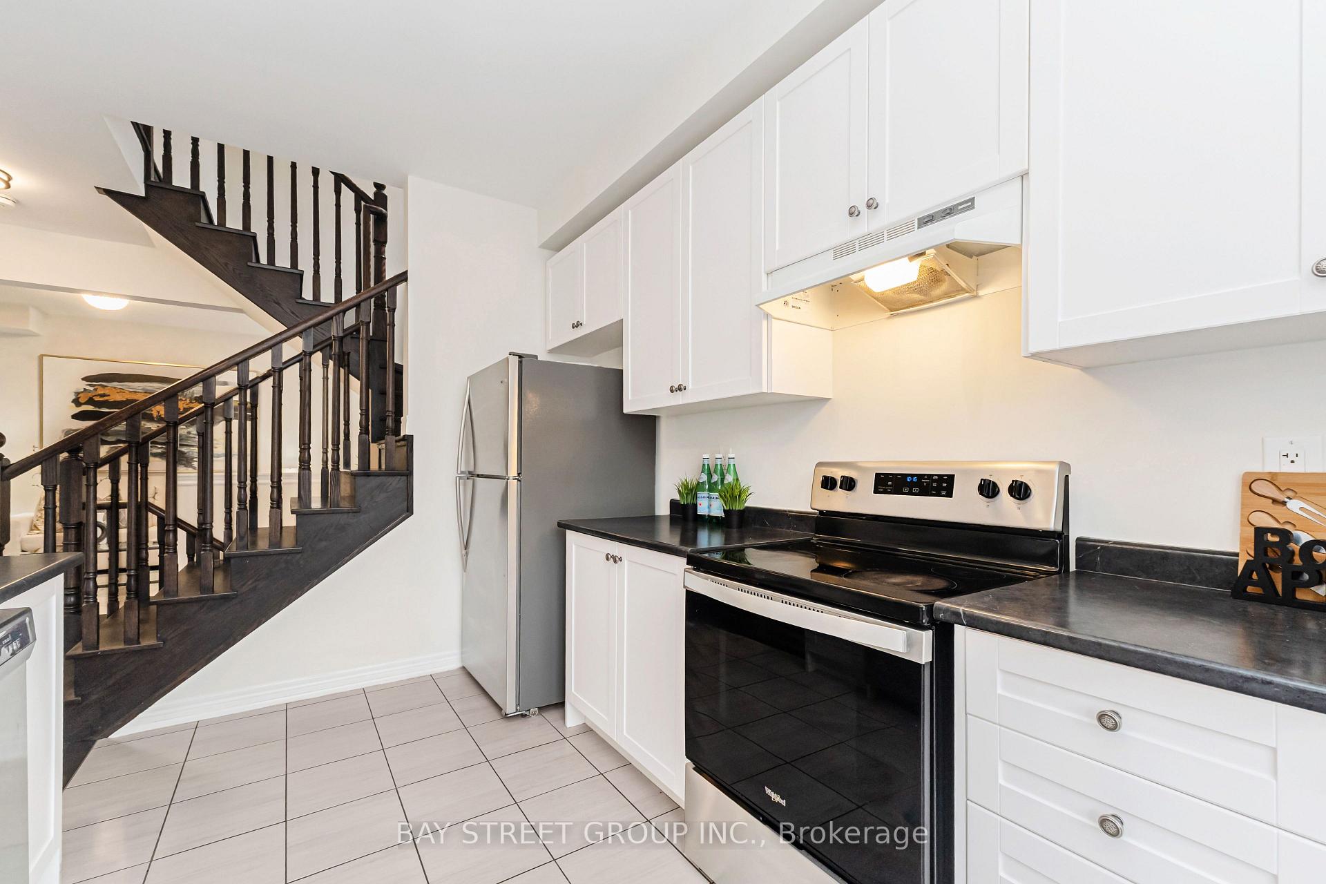 Photo 16 of 53 Fruitvale Circle, Brampton, Northwest Brampton — HOMEH