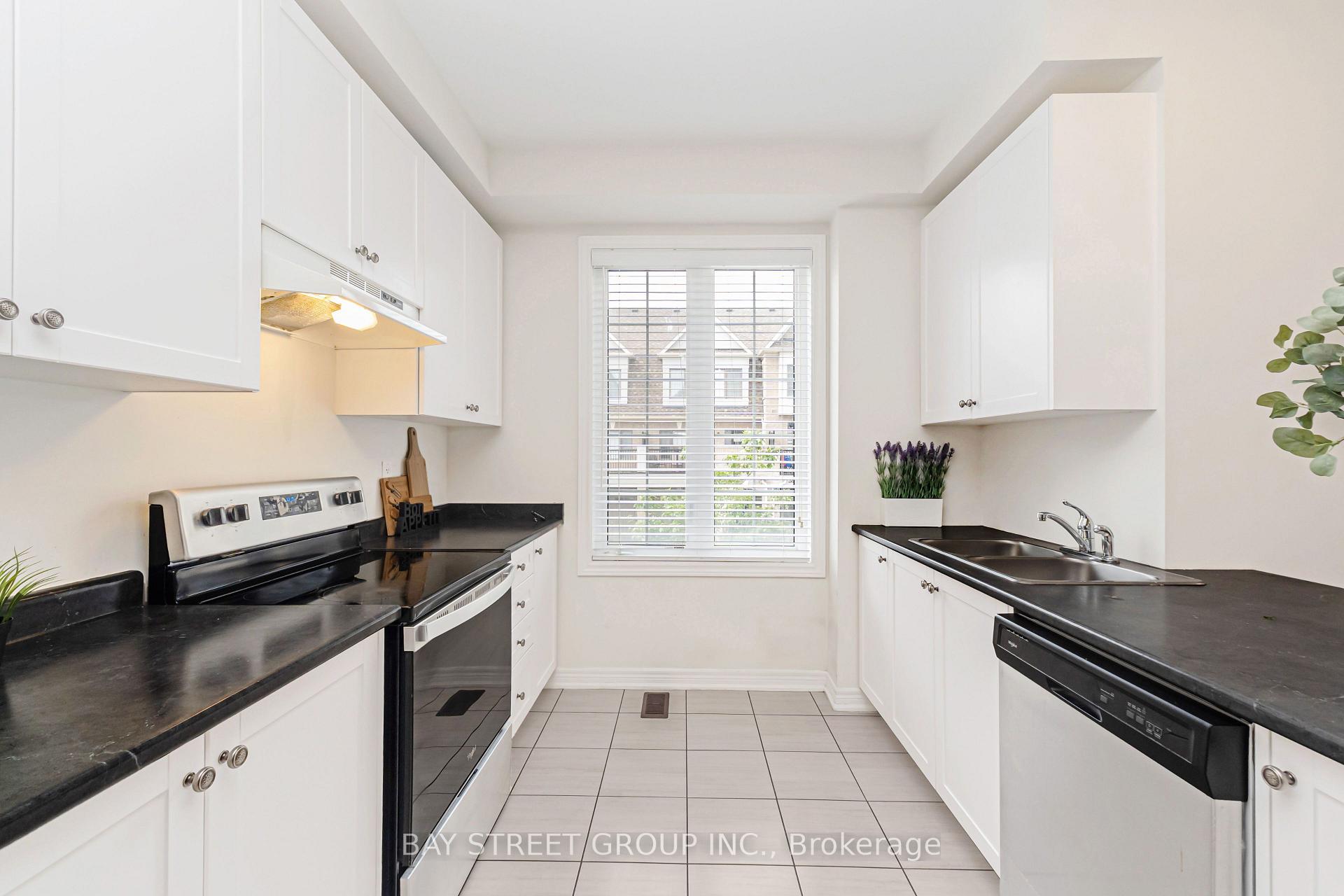 Photo 17 of 53 Fruitvale Circle, Brampton, Northwest Brampton — HOMEH