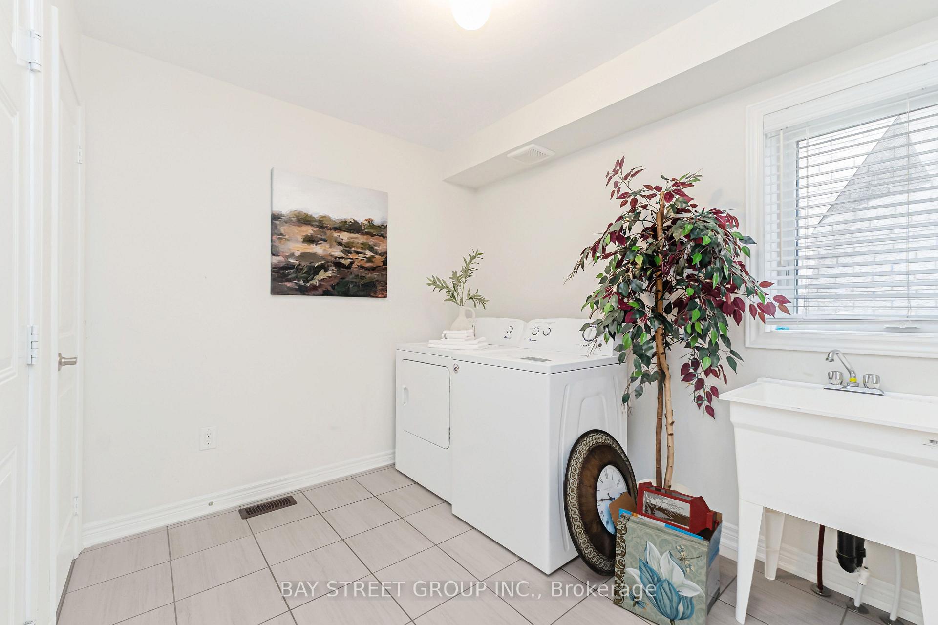 Photo 30 of 53 Fruitvale Circle, Brampton, Northwest Brampton — HOMEH