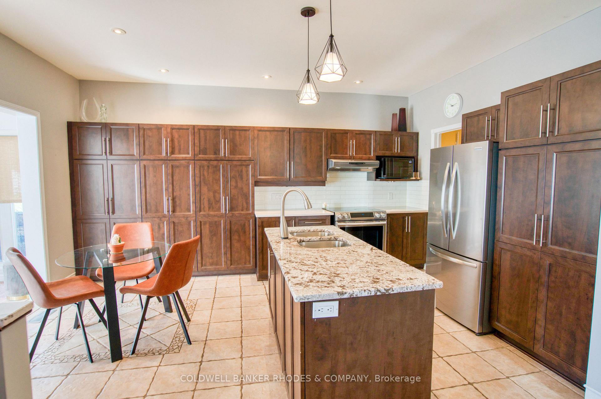 Photo 9 of 1859 Hennessy Crescent, Ottawa, Fallingbrook/Gardenway South — HOMEH