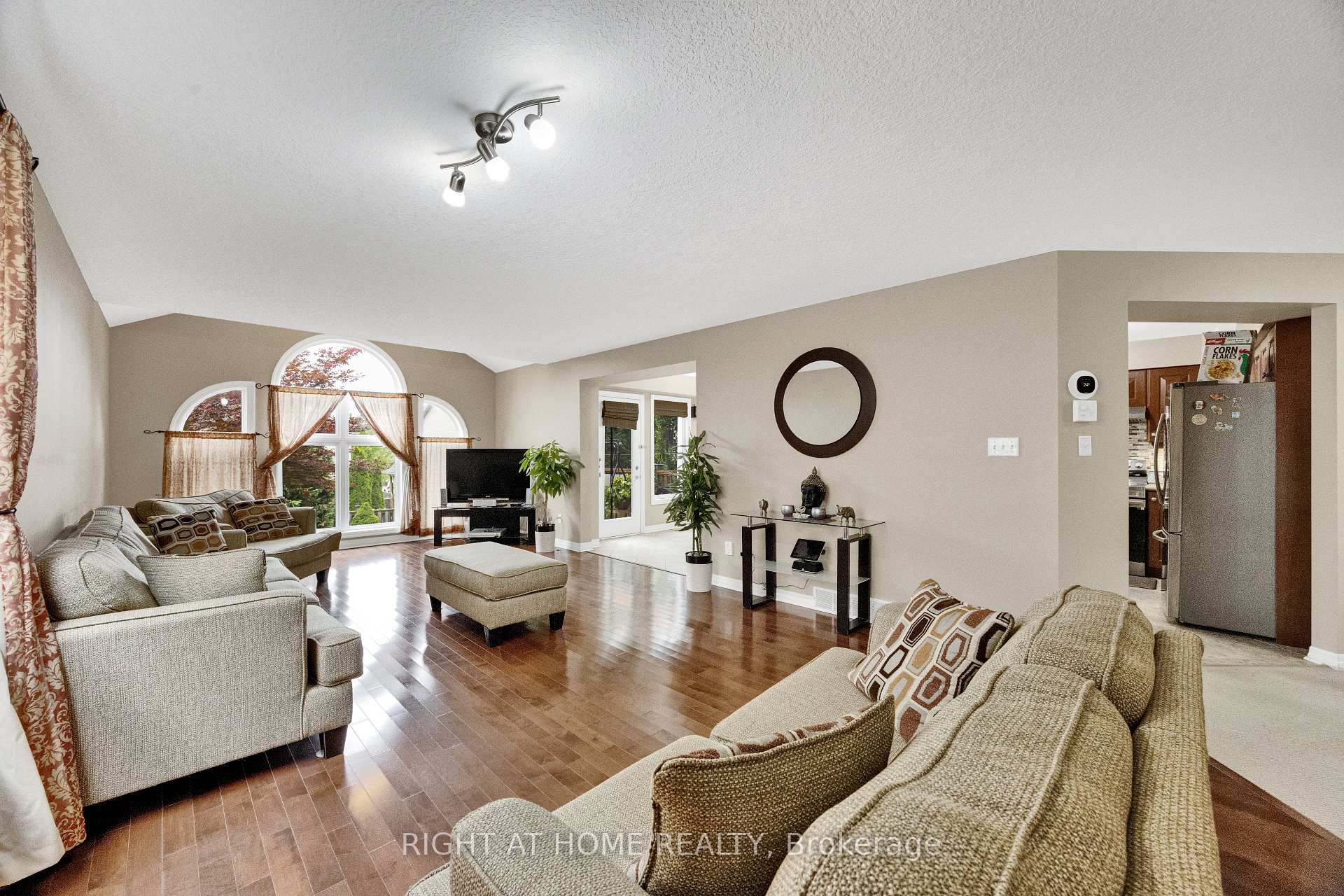 Photo 9 of 3184 Pomeroy Lane, London, South V — HOMEH