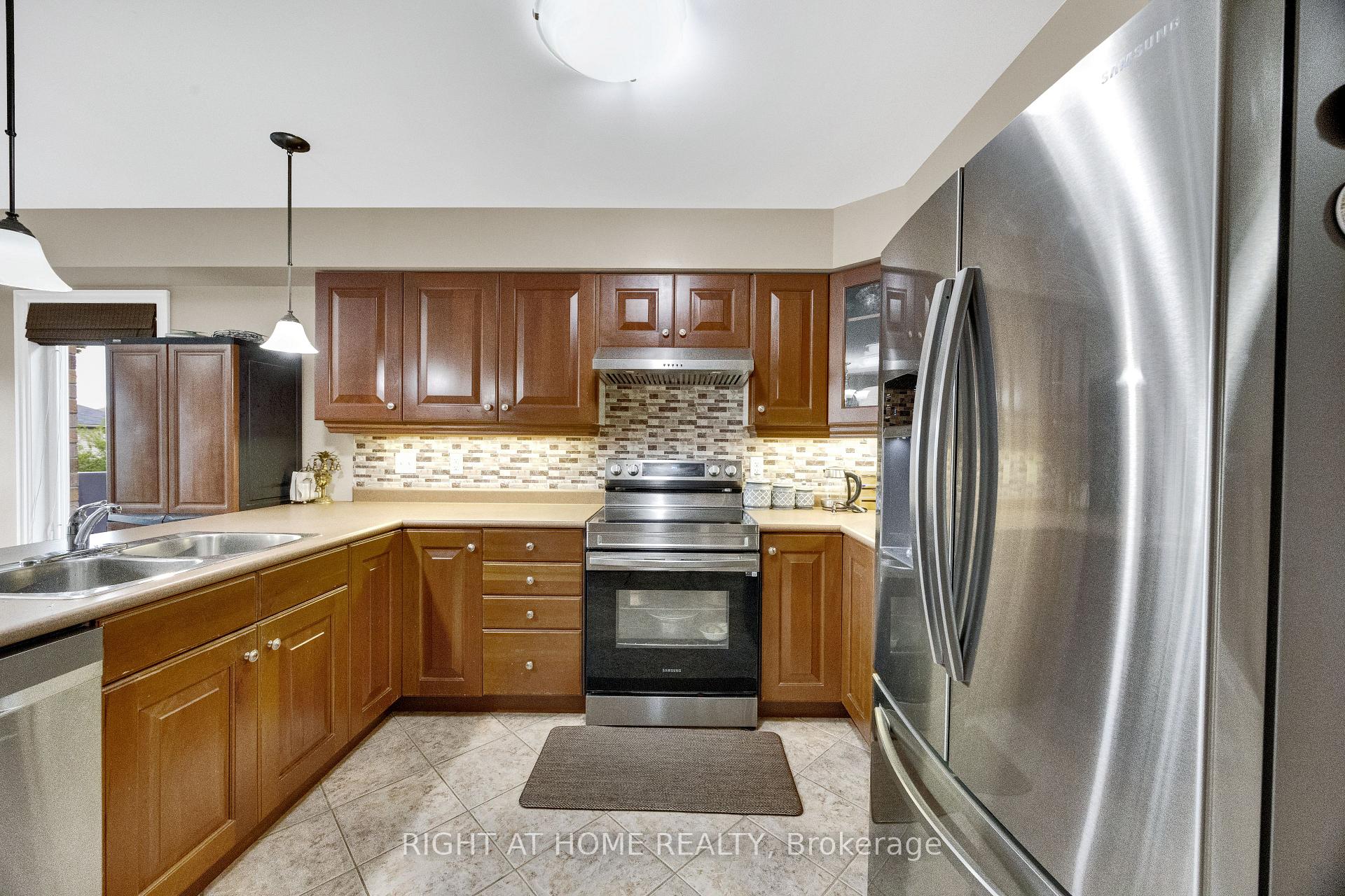 Photo 12 of 3184 Pomeroy Lane, London, South V — HOMEH