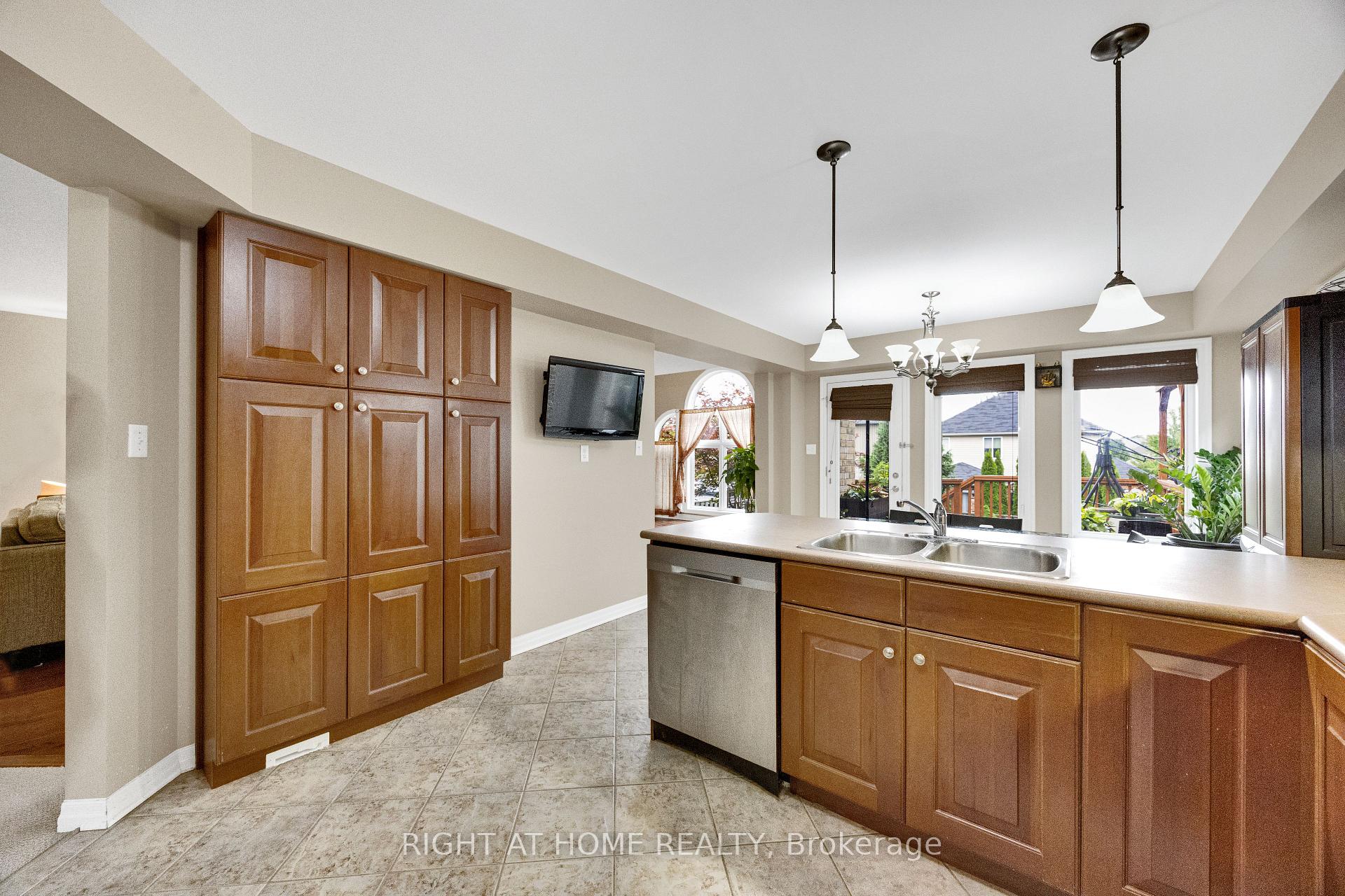 Photo 13 of 3184 Pomeroy Lane, London, South V — HOMEH