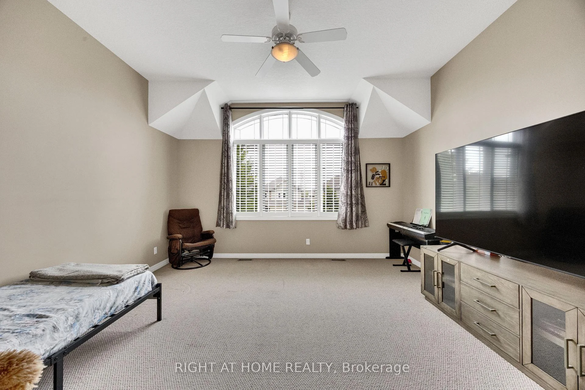 Photo 53 of 3184 Pomeroy Lane, London, South V — HOMEH