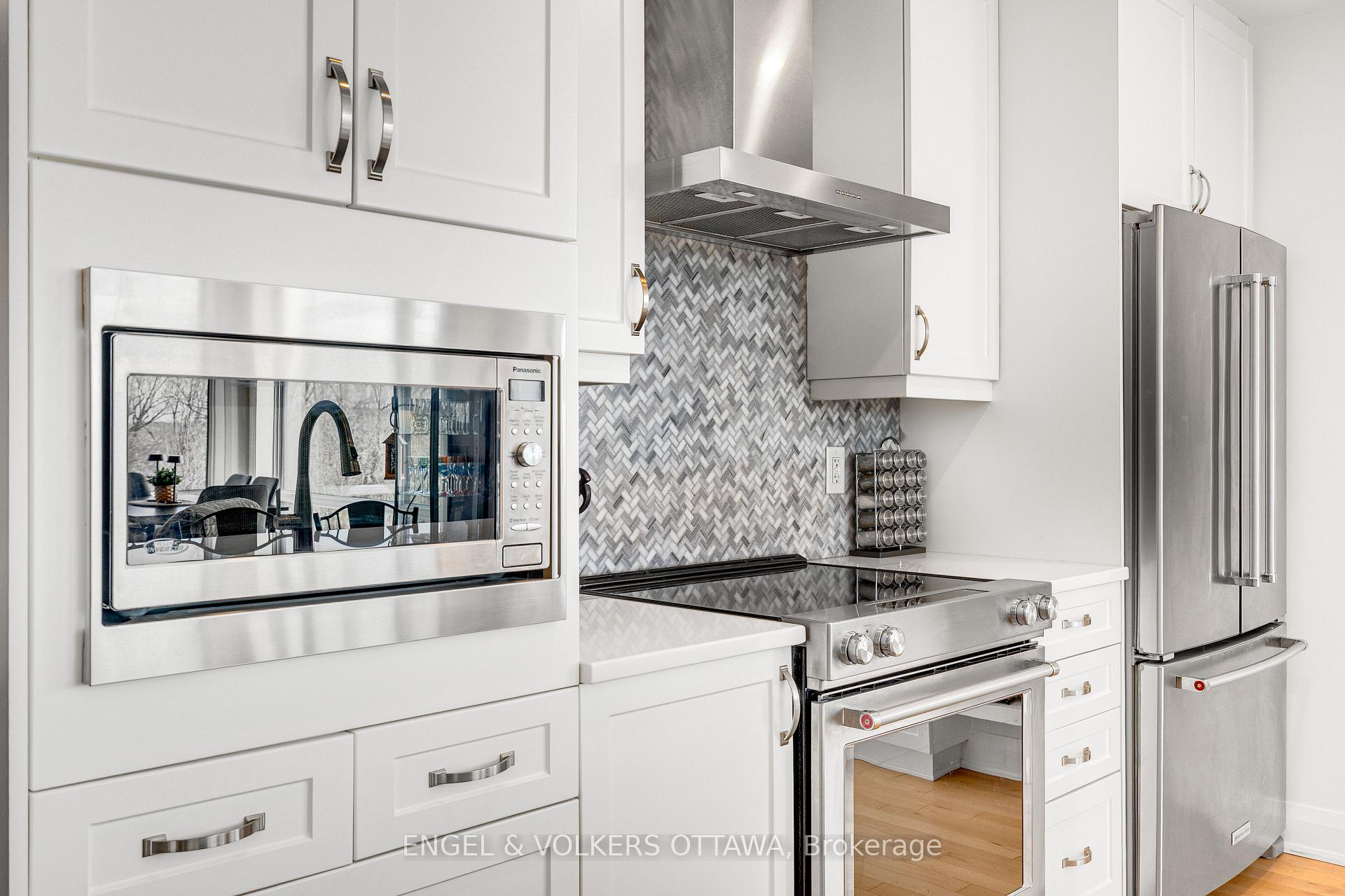 Photo 7 of Unit 402, 110 Cortile Private, Ottawa, Riverside South/Gloucester Glen — HOMEH