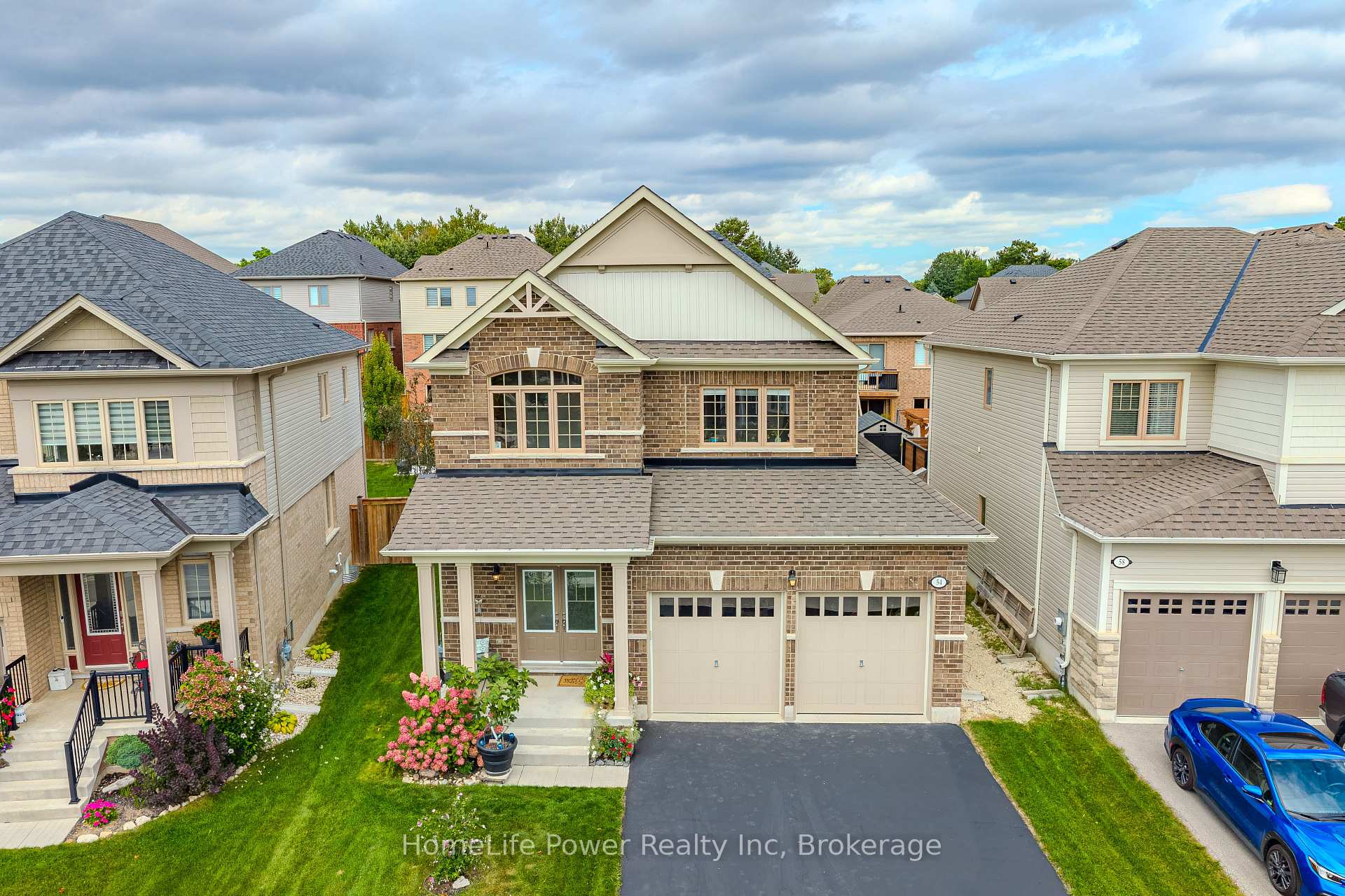 Photo 3 of 54 Elliot Avenue E, Centre Wellington, Fergus — HOMEH