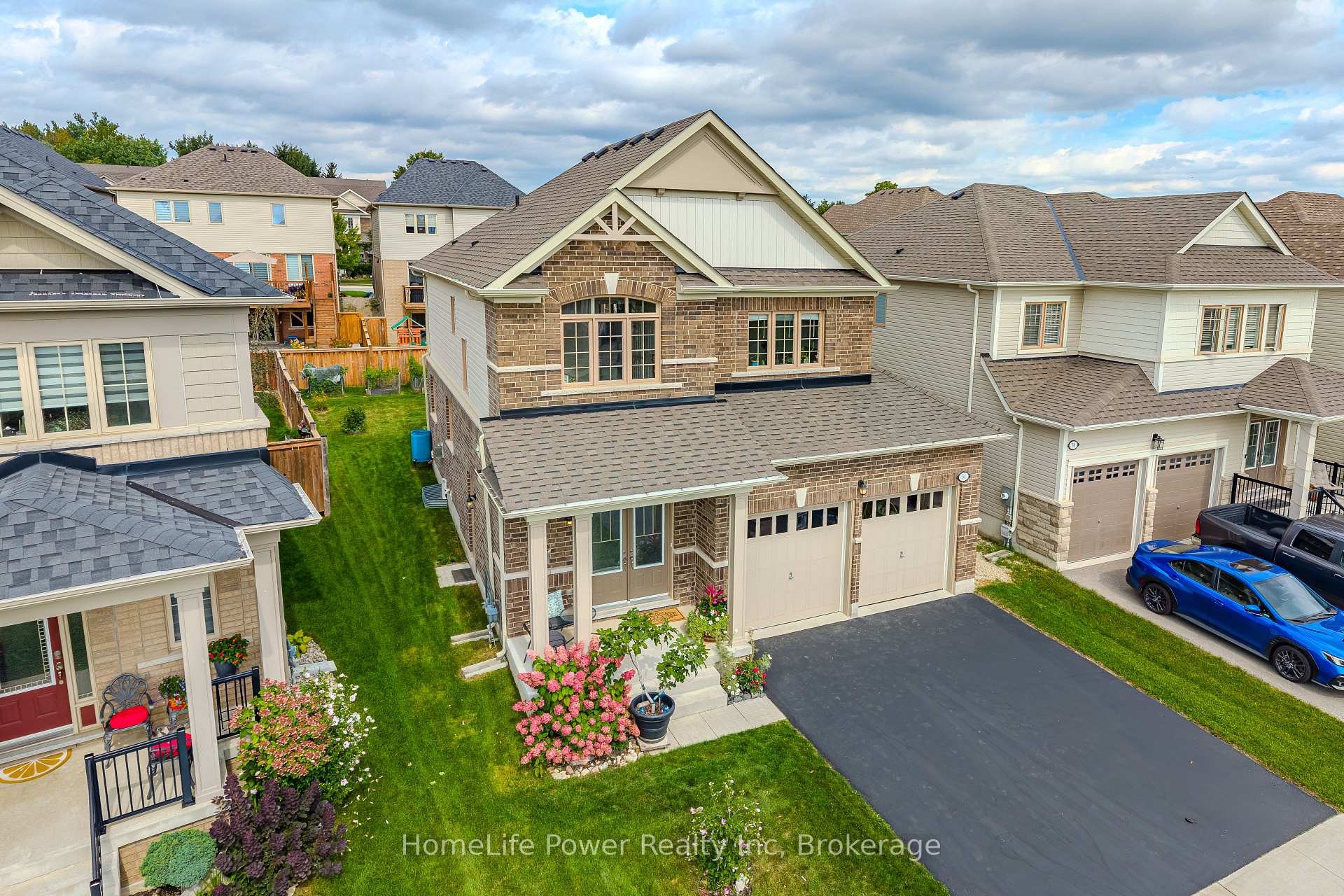 Photo 4 of 54 Elliot Avenue E, Centre Wellington, Fergus — HOMEH