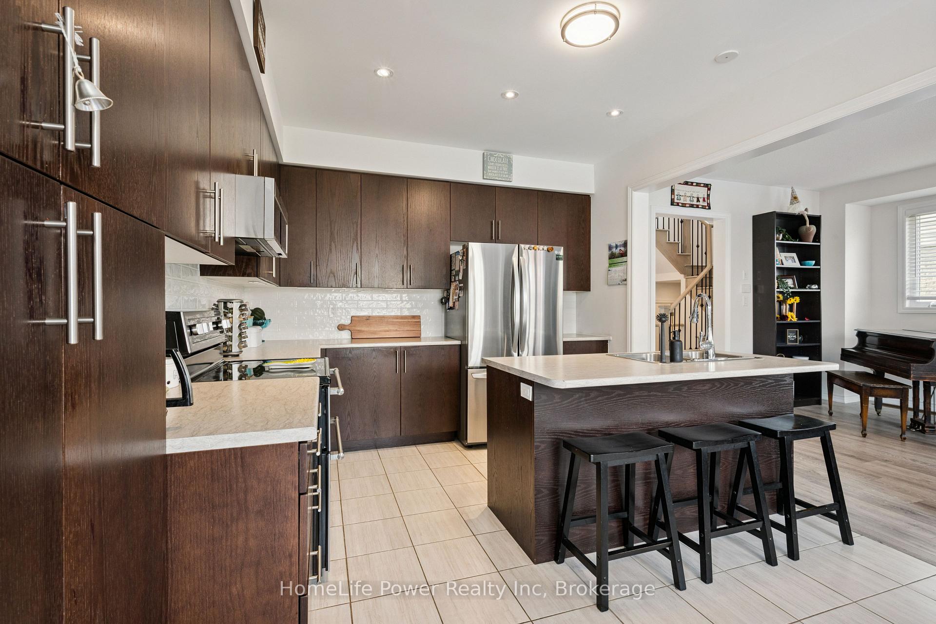 Photo 15 of 54 Elliot Avenue E, Centre Wellington, Fergus — HOMEH