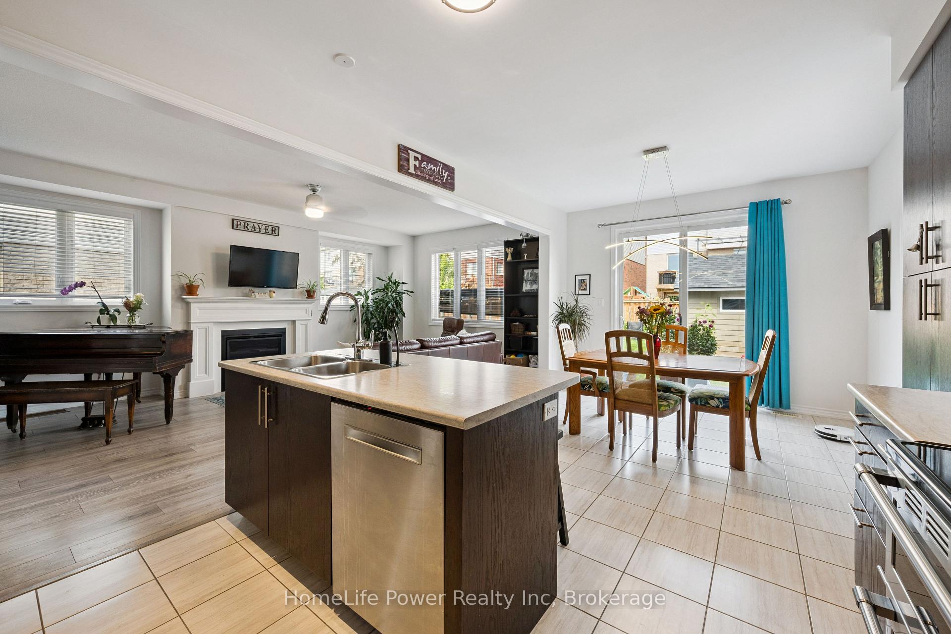 Photo 16 of 54 Elliot Avenue E, Centre Wellington, Fergus — HOMEH