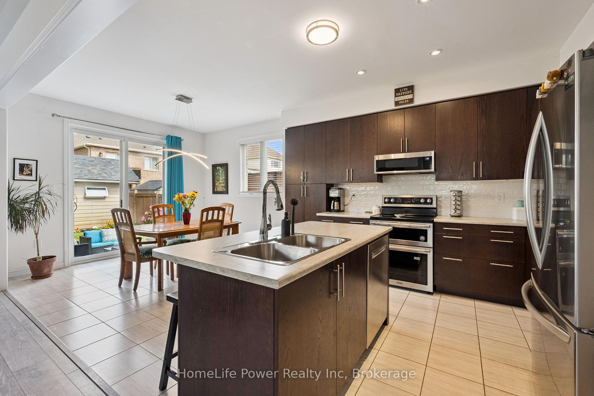 Photo 17 of 54 Elliot Avenue E, Centre Wellington, Fergus — HOMEH