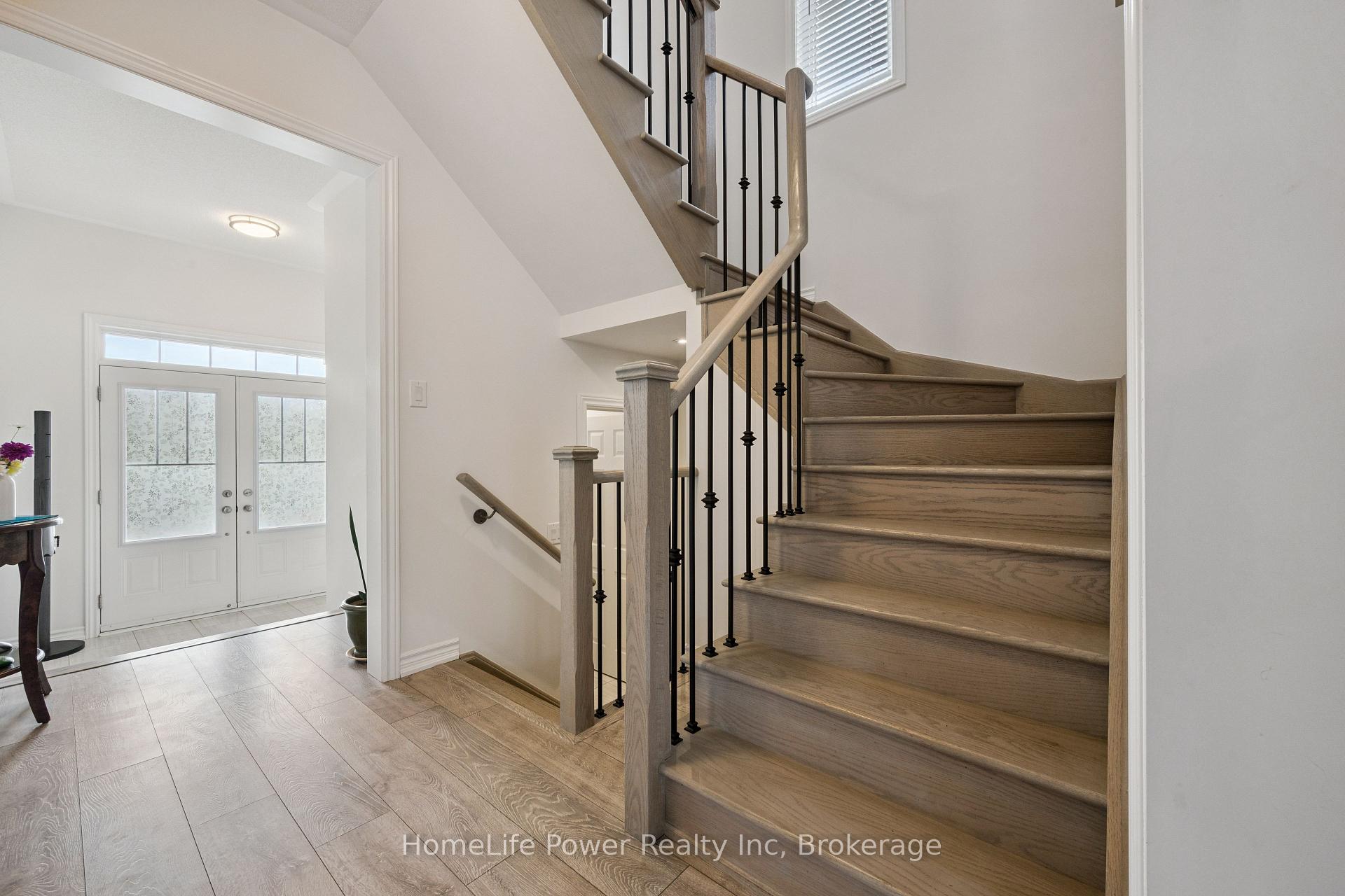 Photo 20 of 54 Elliot Avenue E, Centre Wellington, Fergus — HOMEH