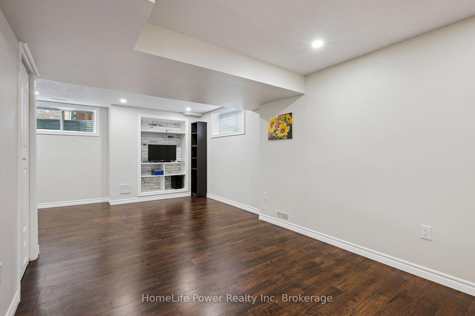 Photo 31 of 54 Elliot Avenue E, Centre Wellington, Fergus — HOMEH