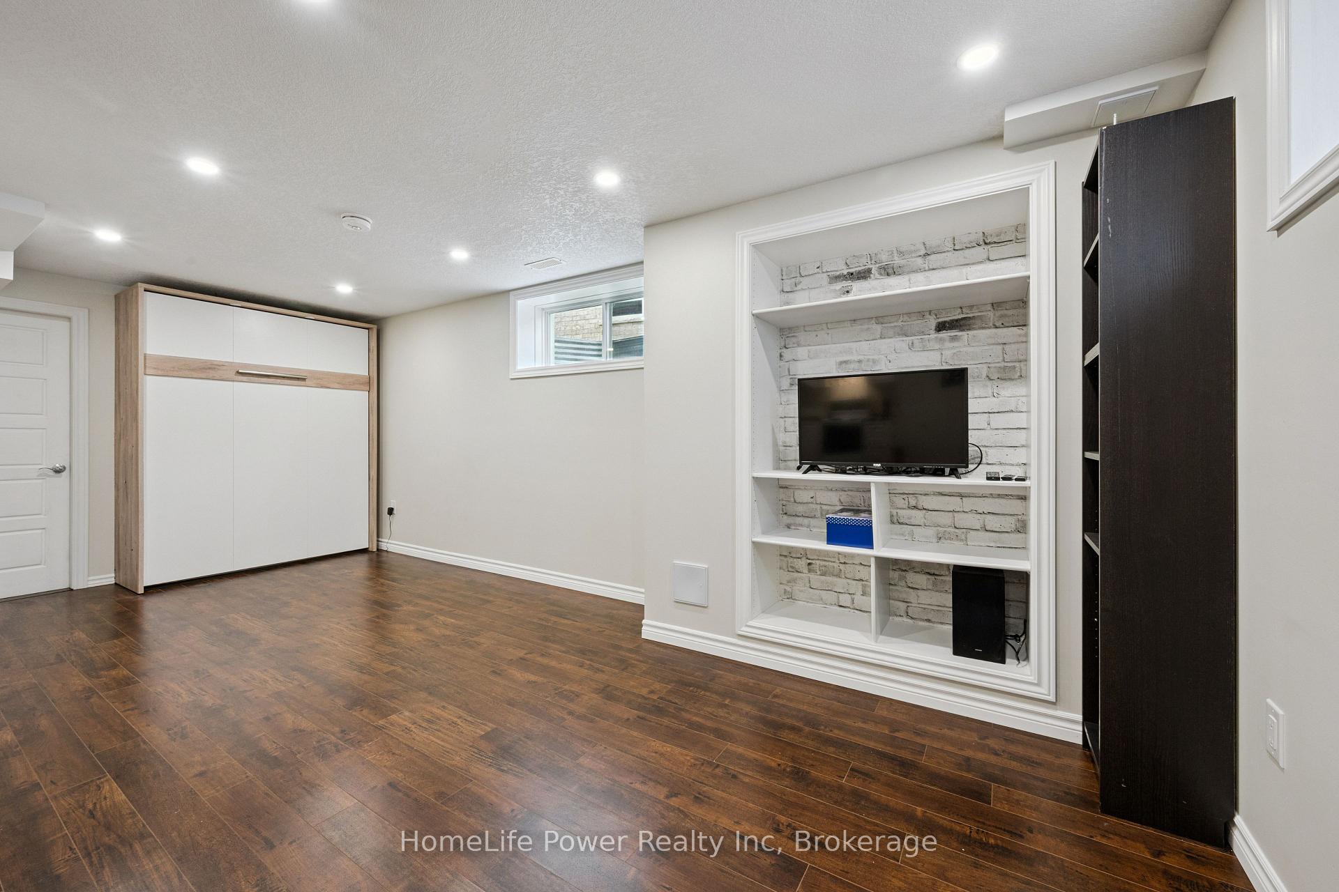 Photo 32 of 54 Elliot Avenue E, Centre Wellington, Fergus — HOMEH