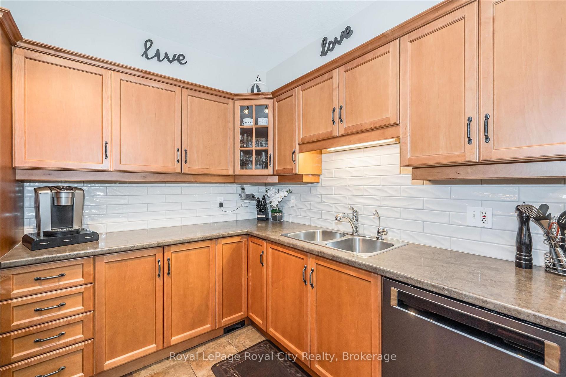 Photo 19 of Unit 10, 755 Willow Road, Guelph, Willow West/Sugarbush/West Acres — HOMEH