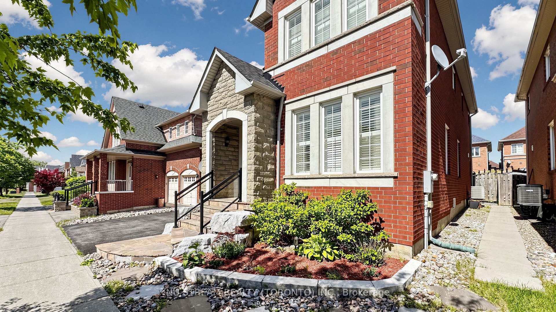 Photo 2 of 205 Fred Mclaren Boulevard, Markham, Wismer — HOMEH