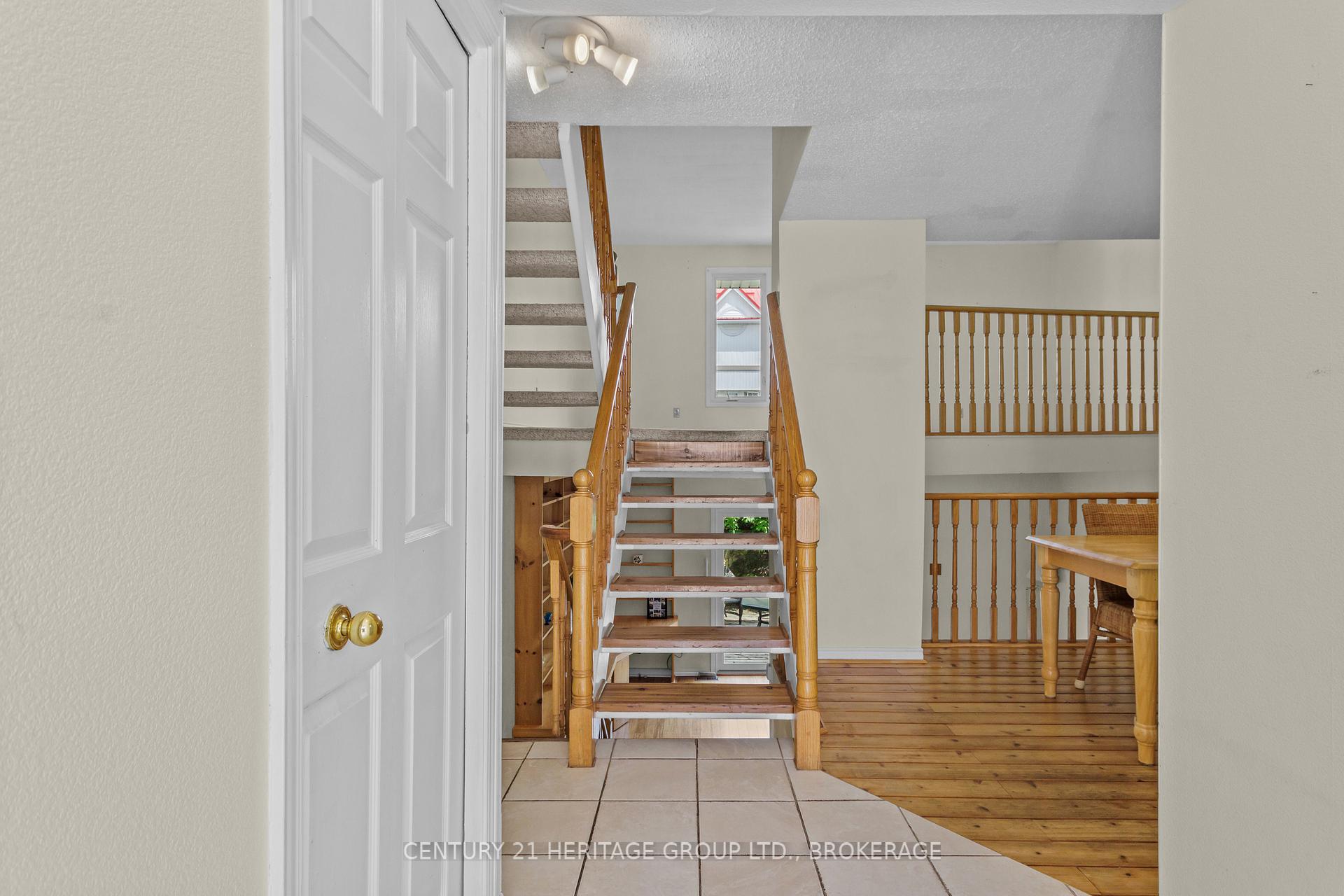 Photo 3 of Unit 61, 1 Place D'armes, Kingston, East of Sir John A. Blvd — HOMEH