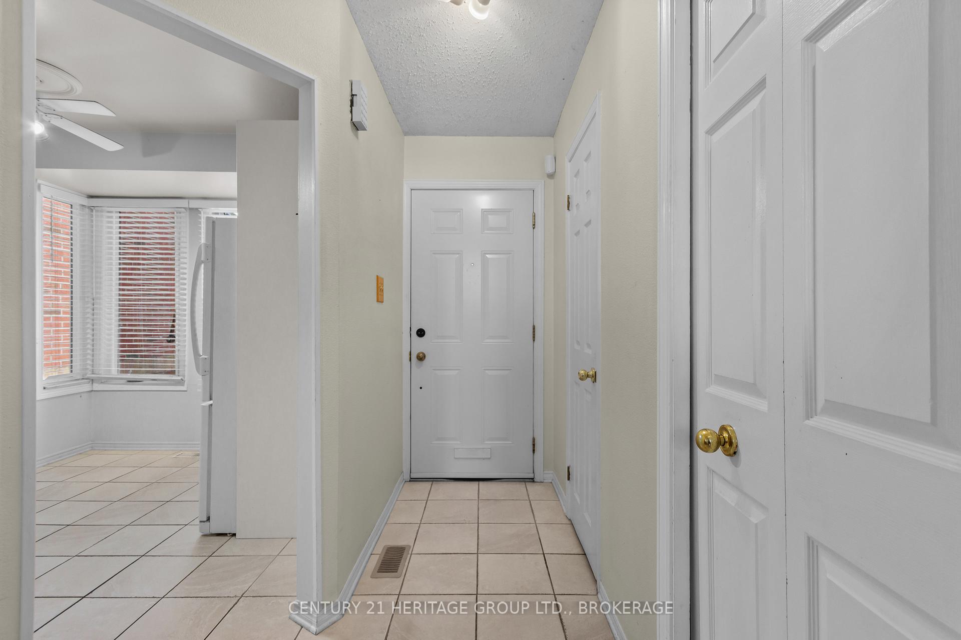 Photo 5 of Unit 61, 1 Place D'armes, Kingston, East of Sir John A. Blvd — HOMEH