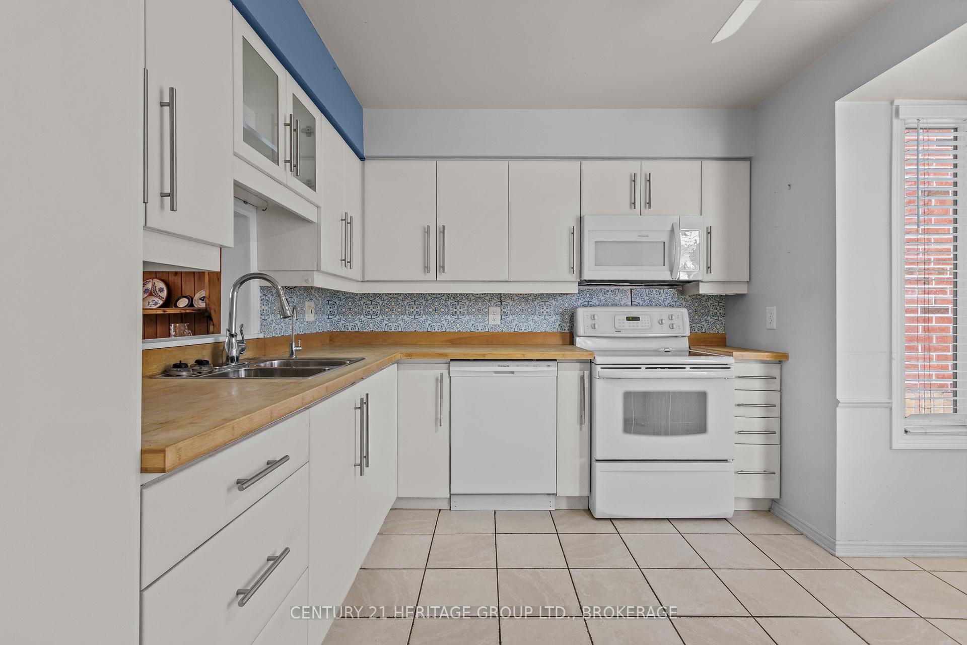 Photo 6 of Unit 61, 1 Place D'armes, Kingston, East of Sir John A. Blvd — HOMEH