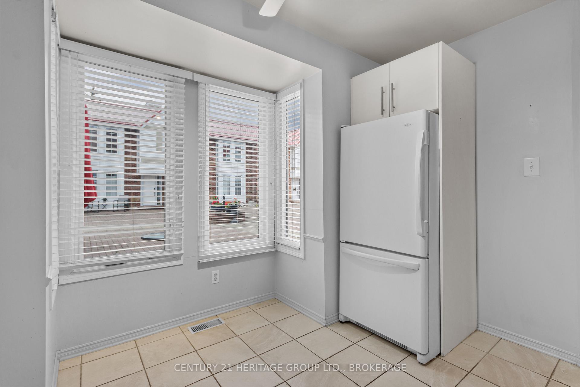Photo 7 of Unit 61, 1 Place D'armes, Kingston, East of Sir John A. Blvd — HOMEH