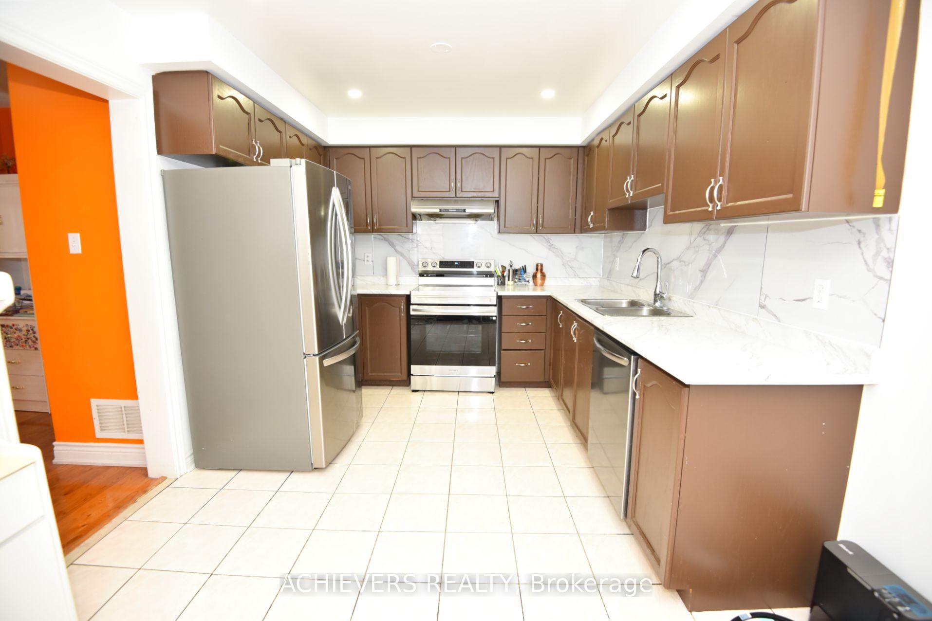 Photo 13 of 83 Clover Bloom Road, Brampton, Sandringham-Wellington — HOMEH
