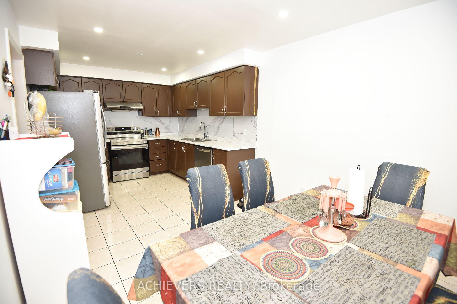 Photo 17 of 83 Clover Bloom Road, Brampton, Sandringham-Wellington — HOMEH