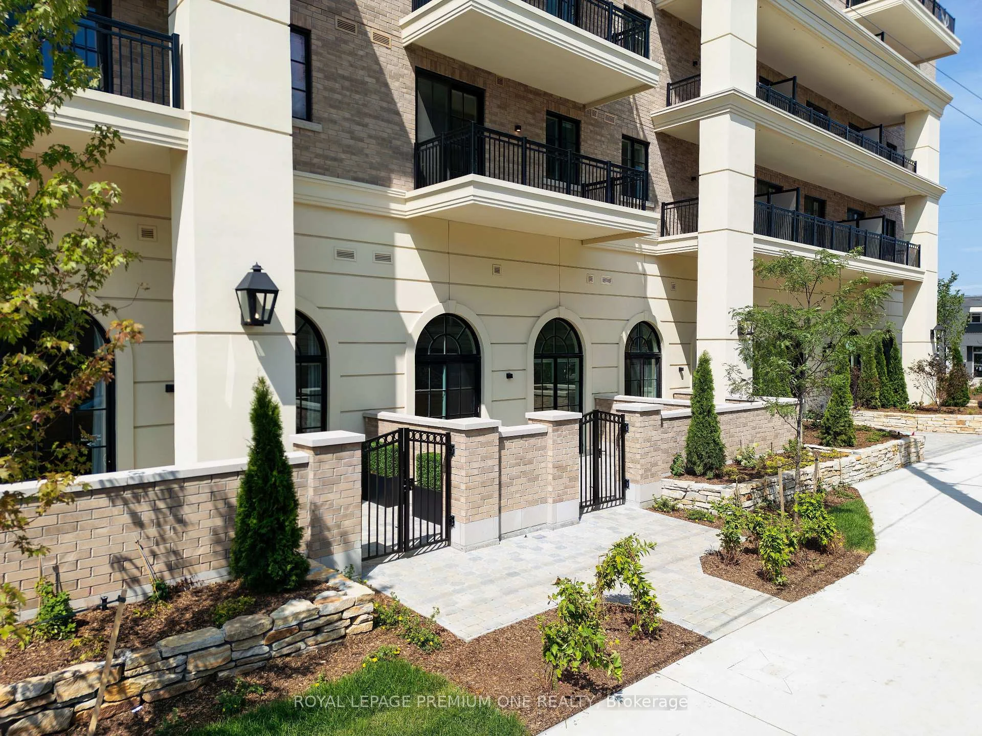 Photo 4 of Unit PH02, 38 Earlington Avenue, Etobicoke, Kingsway South — HOMEH