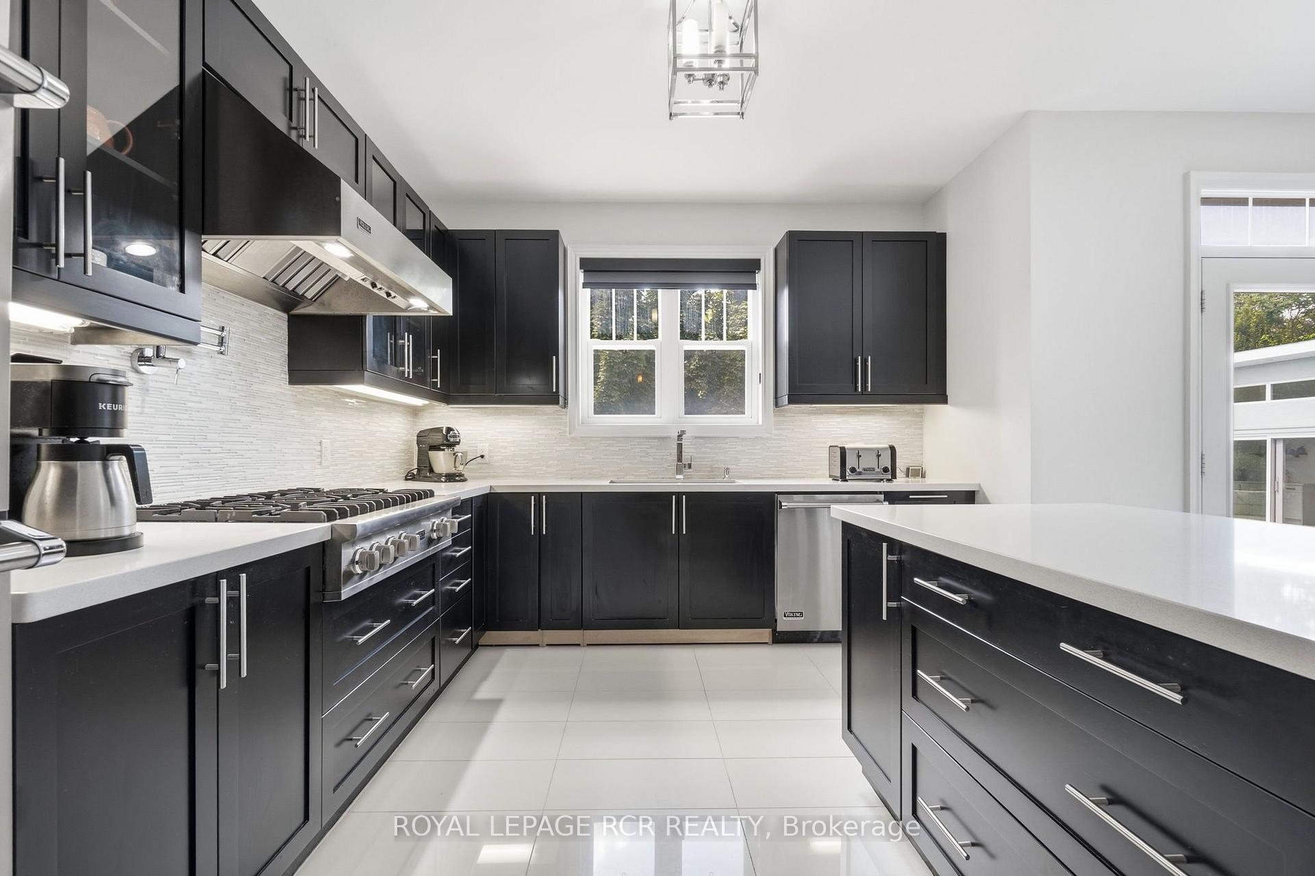 Photo 12 of 28 Billy Court, Caledon, Caledon East — HOMEH