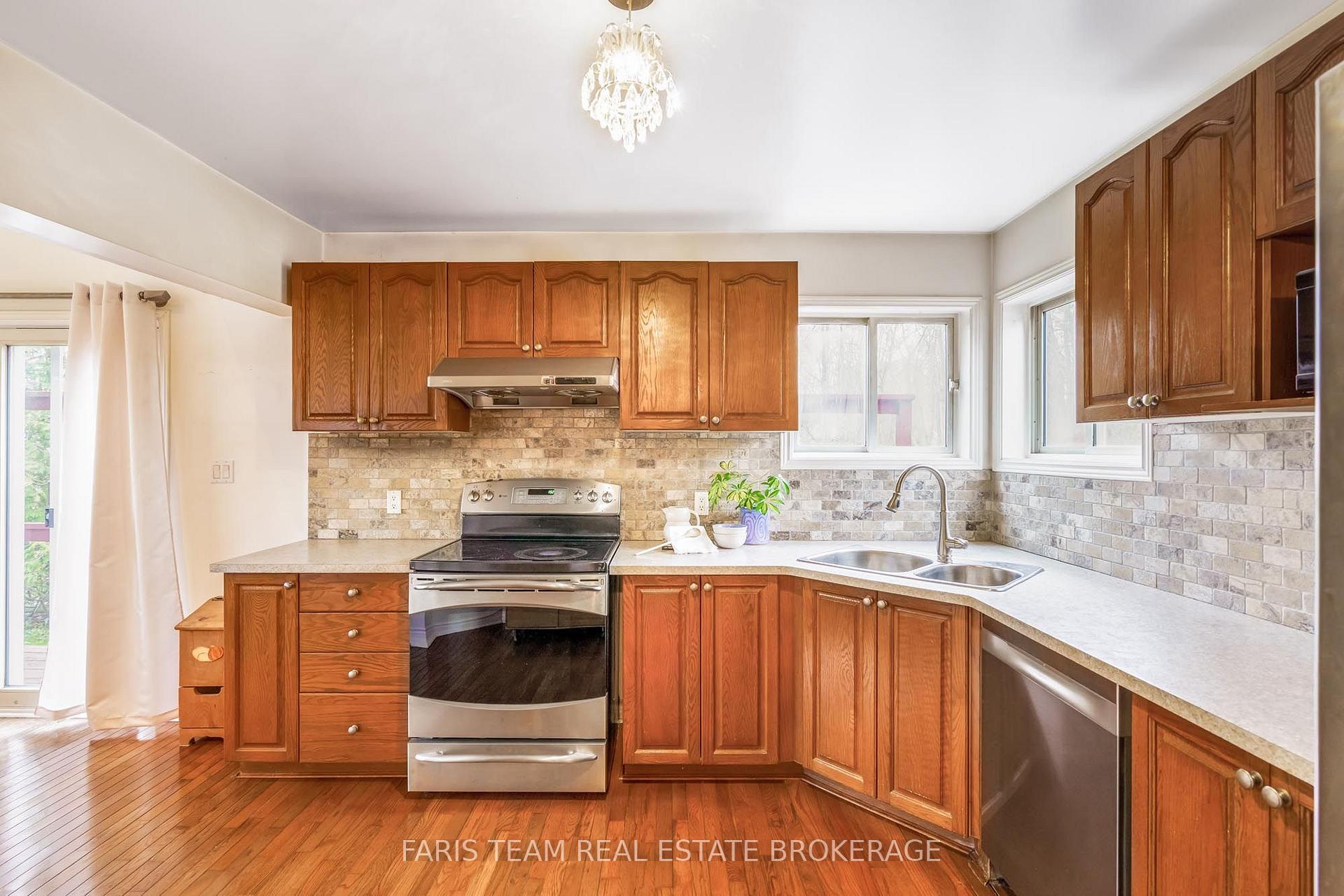 Photo 4 of 2720 Ireton Street, Innisfil, Rural Innisfil — HOMEH