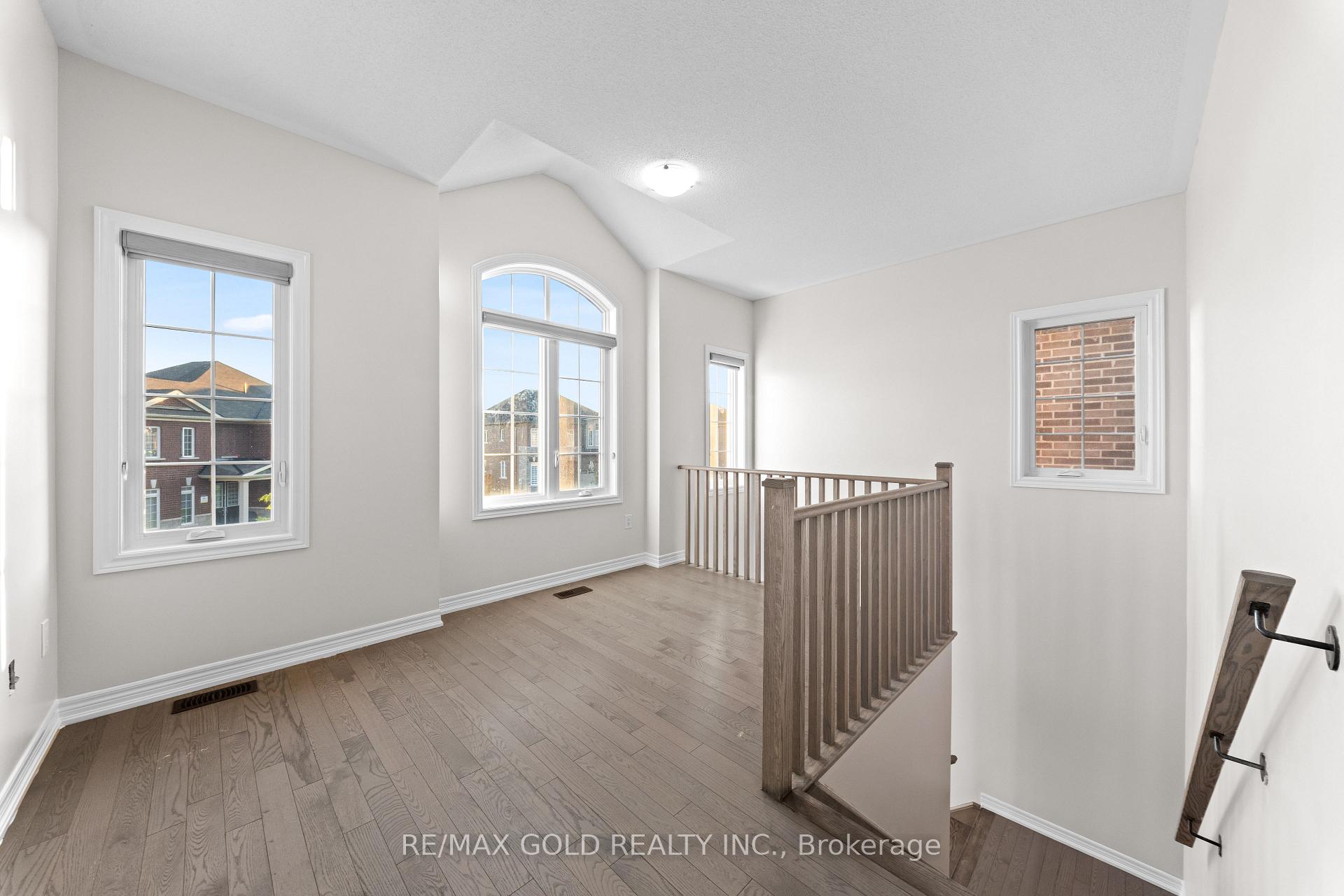 Photo 14 of 26 Unwind Crescent, Brampton, Credit Valley — HOMEH