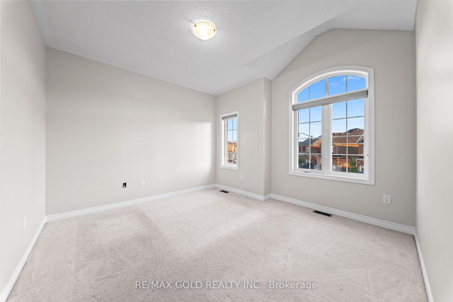 Photo 17 of 26 Unwind Crescent, Brampton, Credit Valley — HOMEH