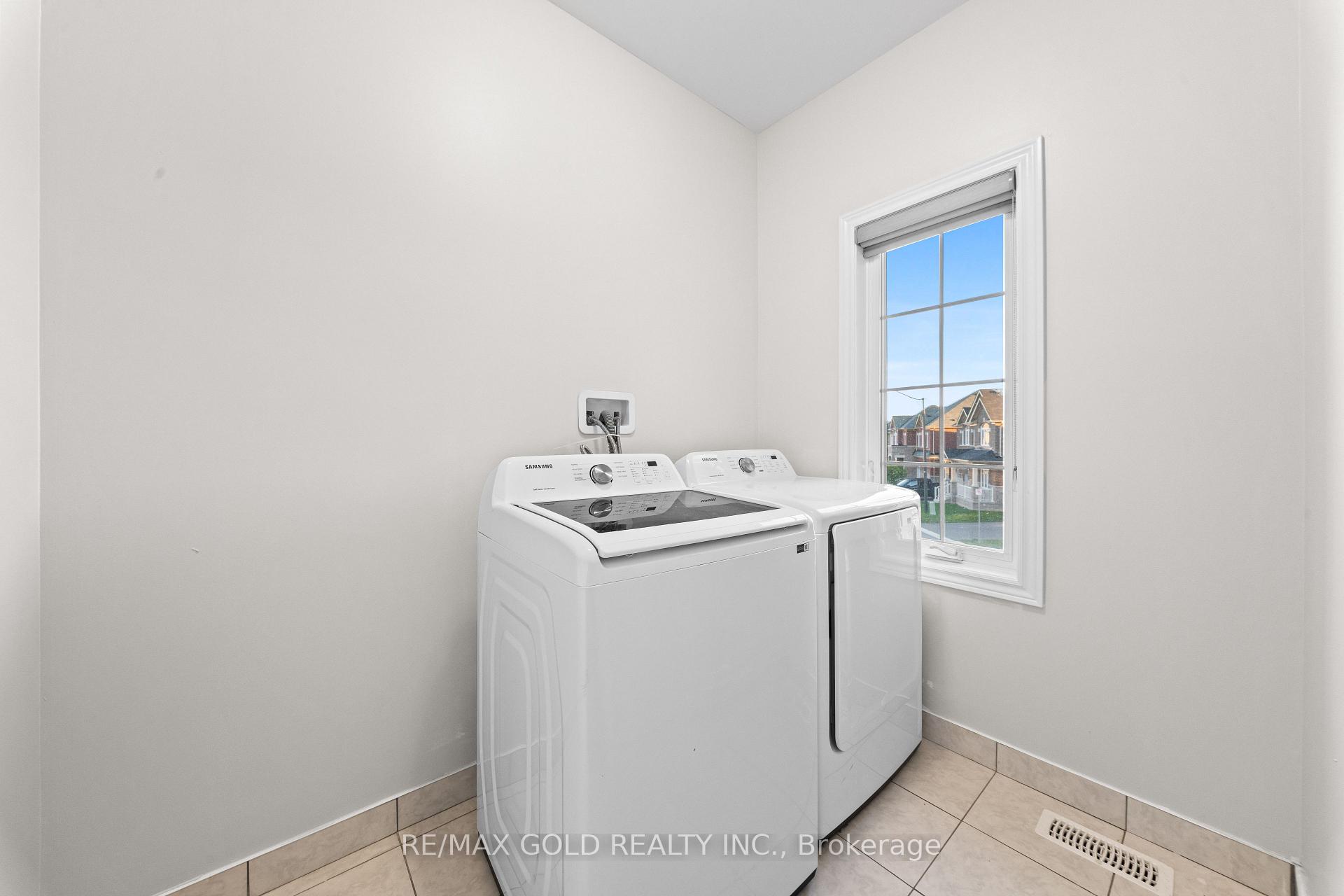 Photo 22 of 26 Unwind Crescent, Brampton, Credit Valley — HOMEH