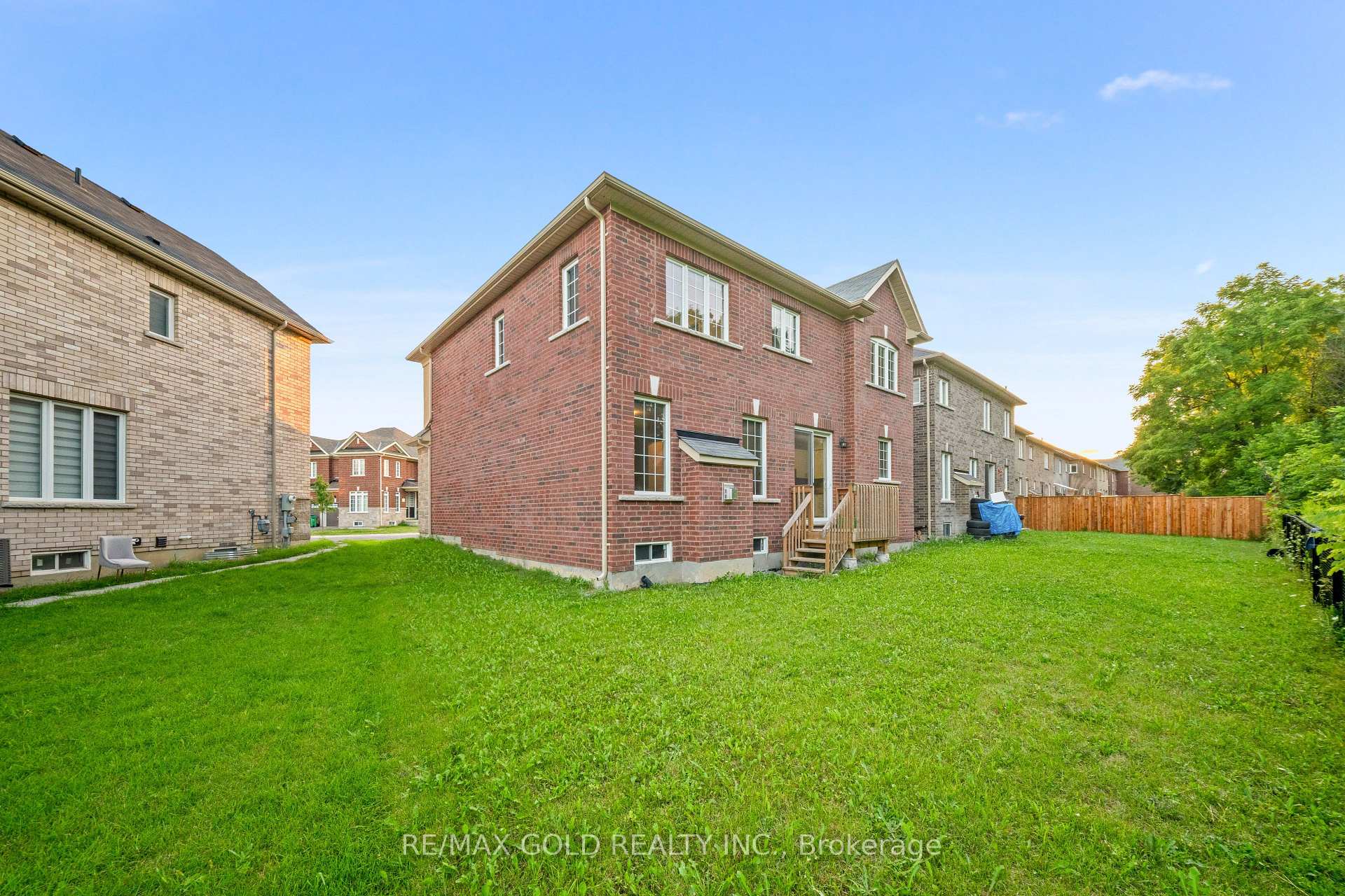 Photo 23 of 26 Unwind Crescent, Brampton, Credit Valley — HOMEH