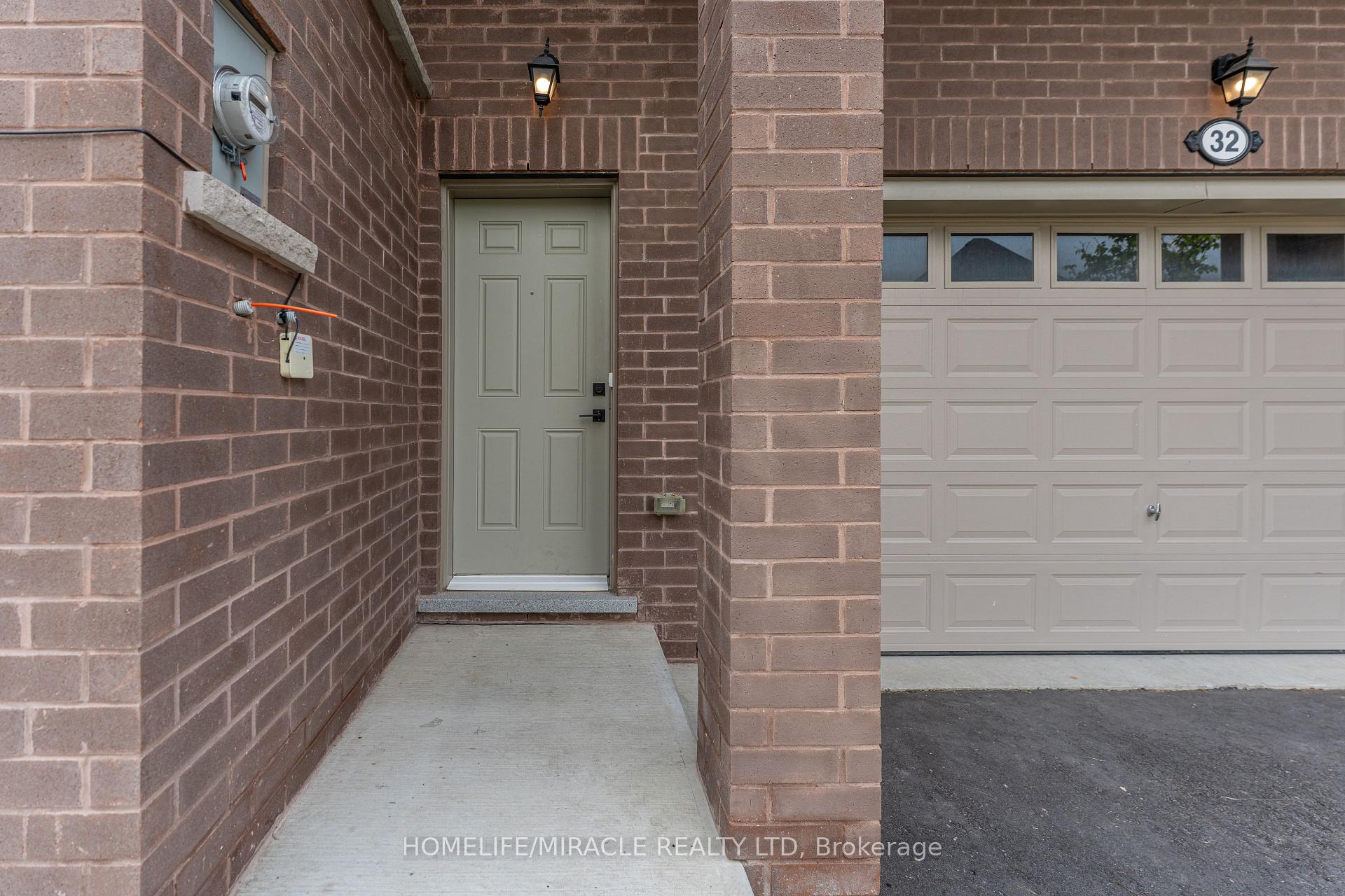 Photo 3 of 32 Alan Williams Trail, Uxbridge — HOMEH