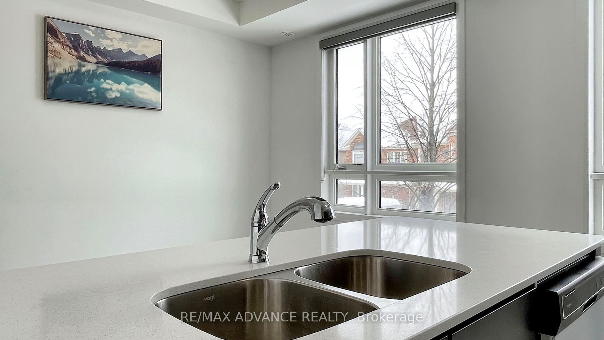Photo 10 of 4 Carole Bell Way, Markham, Wismer — HOMEH