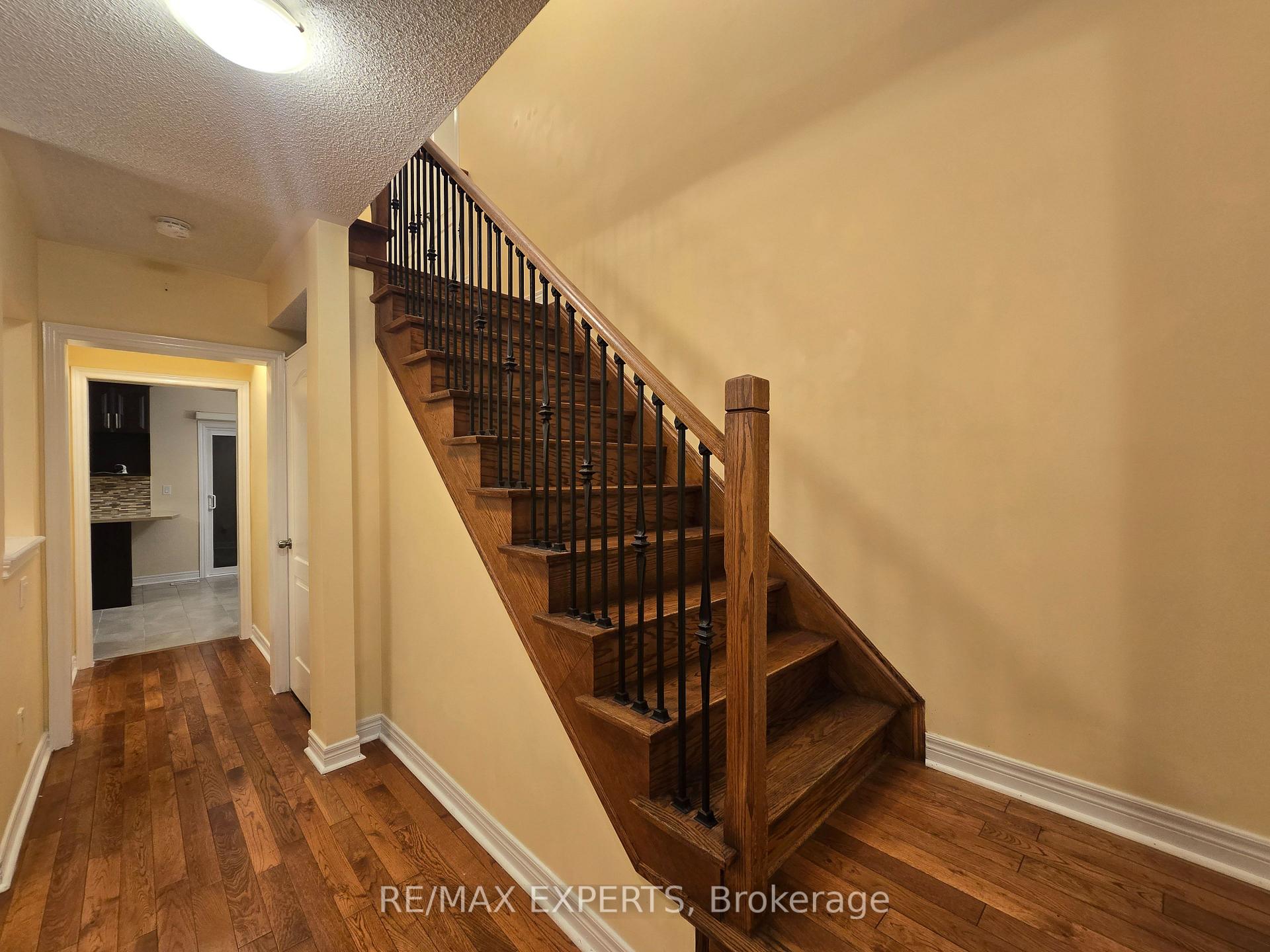 Photo 3 of 48 Dunvegan Crescent, Brampton, Fletcher's Meadow — HOMEH