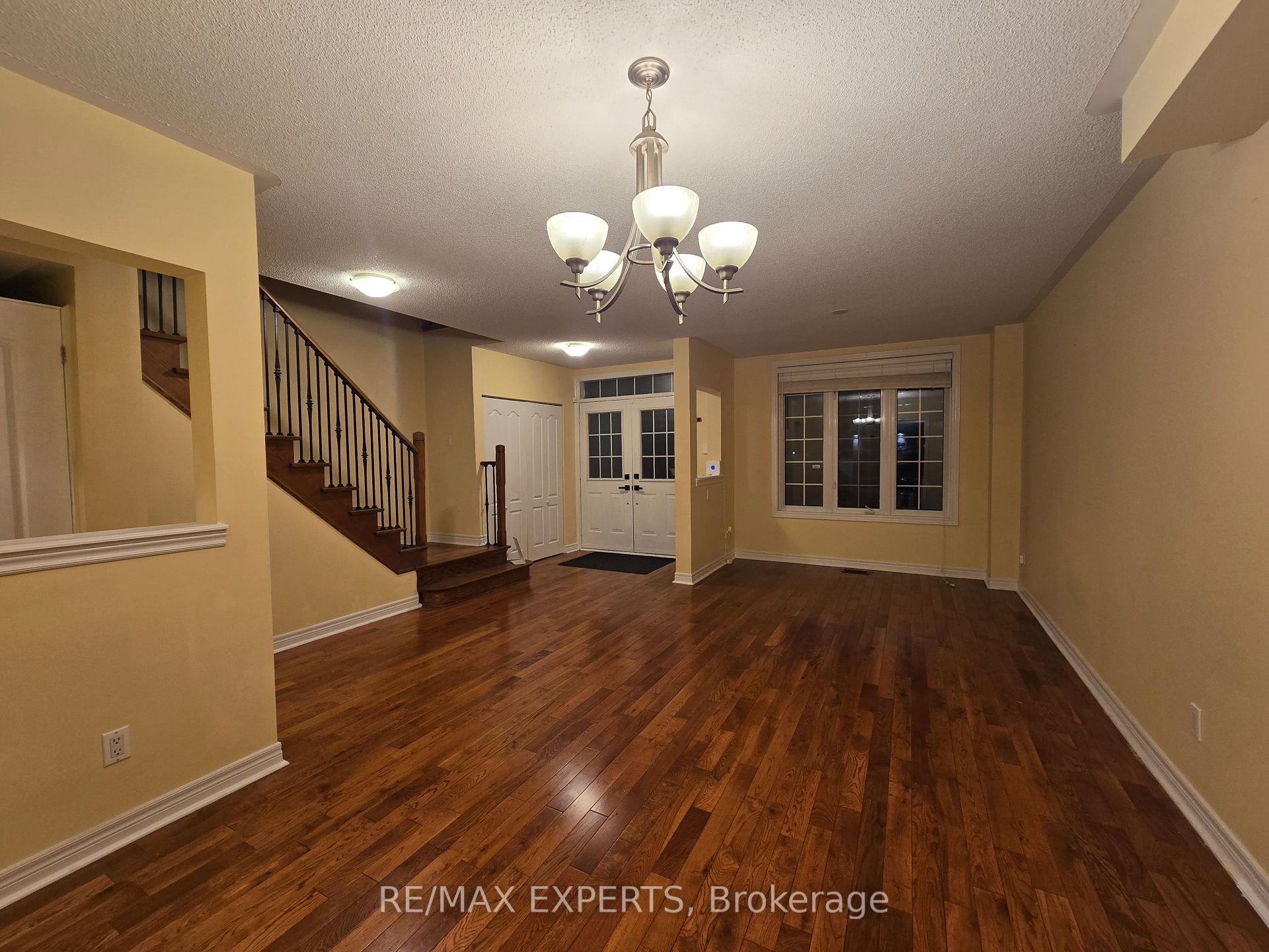 Photo 4 of 48 Dunvegan Crescent, Brampton, Fletcher's Meadow — HOMEH