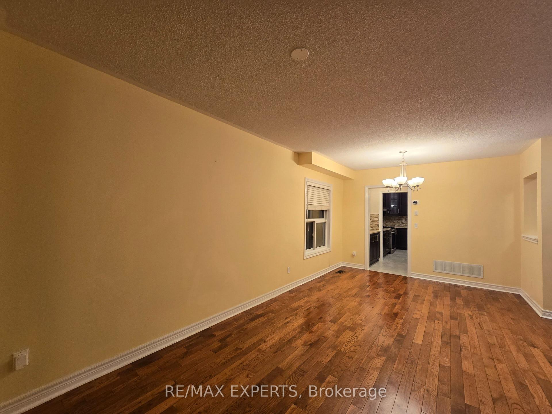 Photo 6 of 48 Dunvegan Crescent, Brampton, Fletcher's Meadow — HOMEH