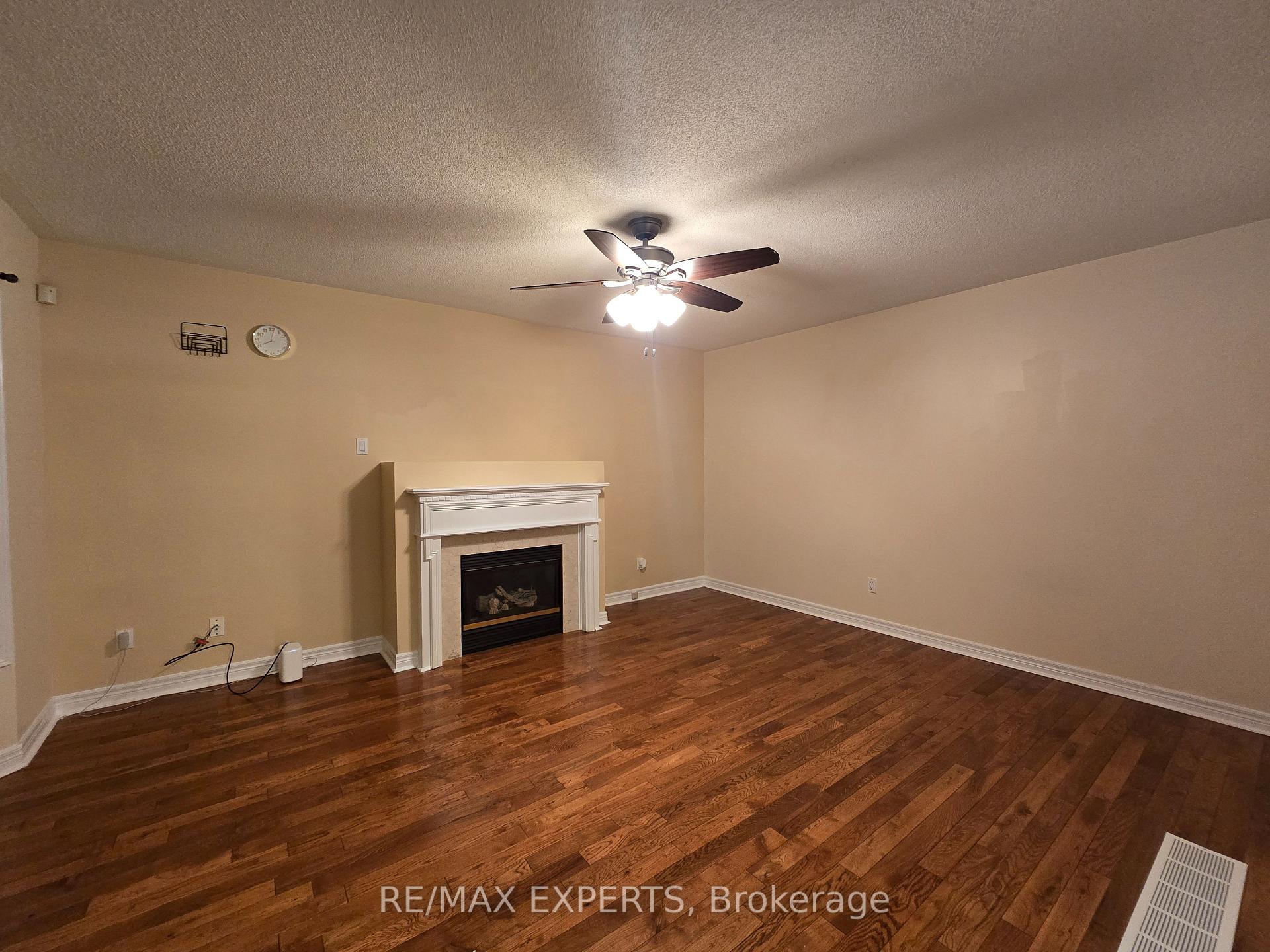 Photo 11 of 48 Dunvegan Crescent, Brampton, Fletcher's Meadow — HOMEH