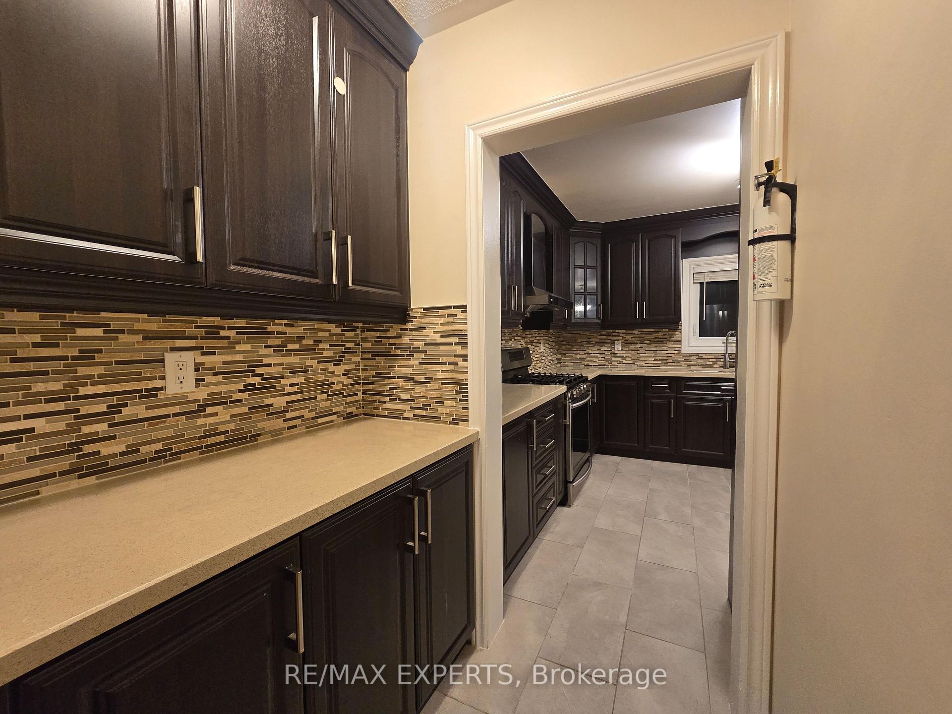 Photo 13 of 48 Dunvegan Crescent, Brampton, Fletcher's Meadow — HOMEH
