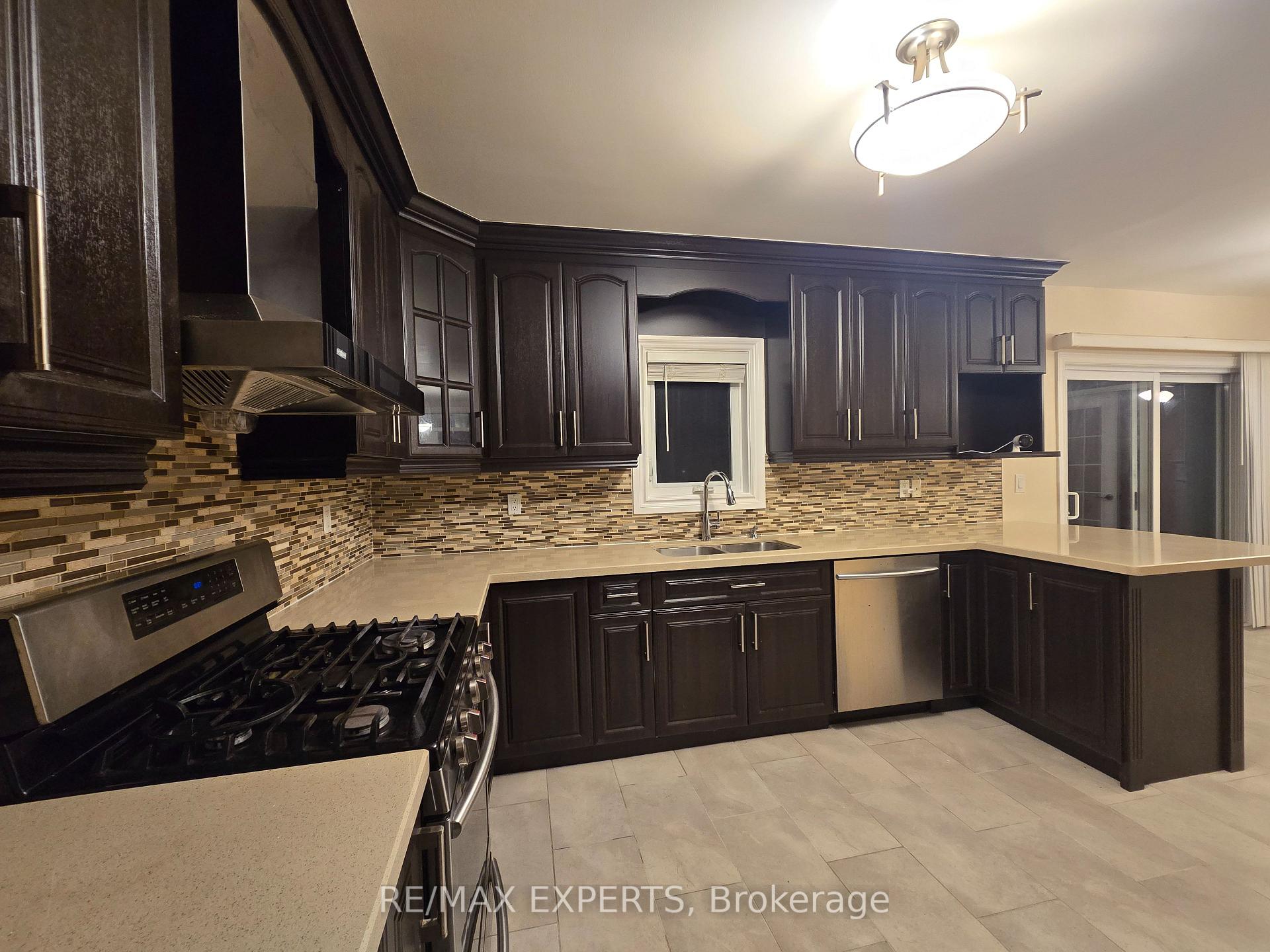 Photo 14 of 48 Dunvegan Crescent, Brampton, Fletcher's Meadow — HOMEH