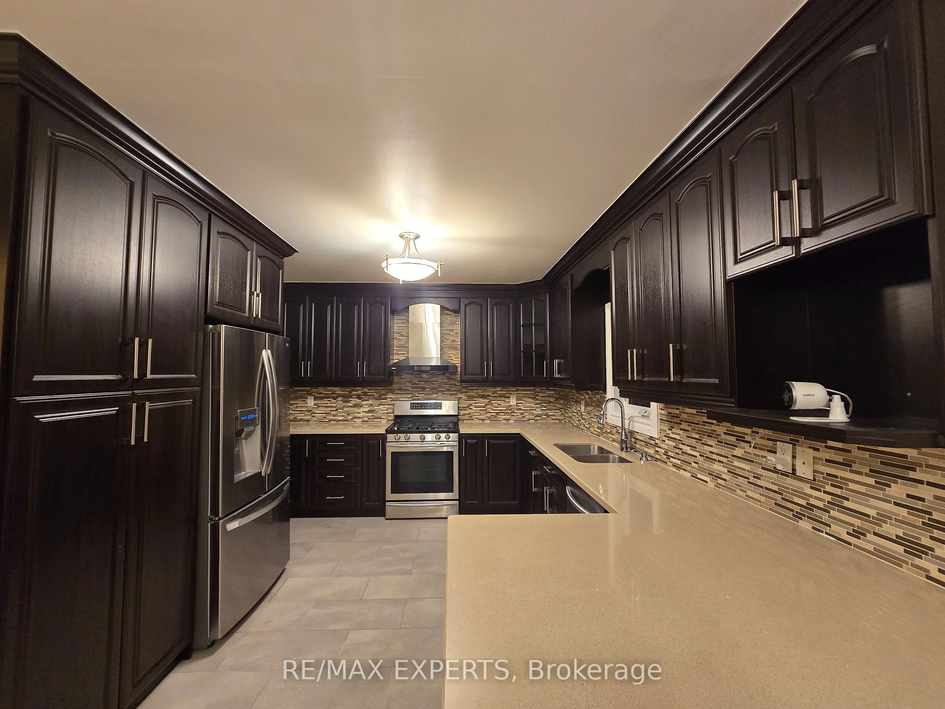 Photo 16 of 48 Dunvegan Crescent, Brampton, Fletcher's Meadow — HOMEH