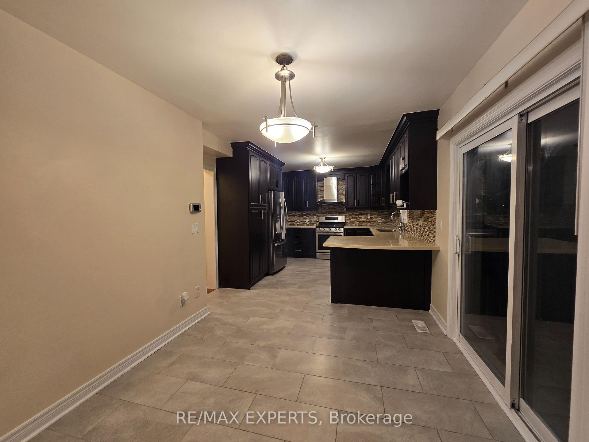 Photo 17 of 48 Dunvegan Crescent, Brampton, Fletcher's Meadow — HOMEH