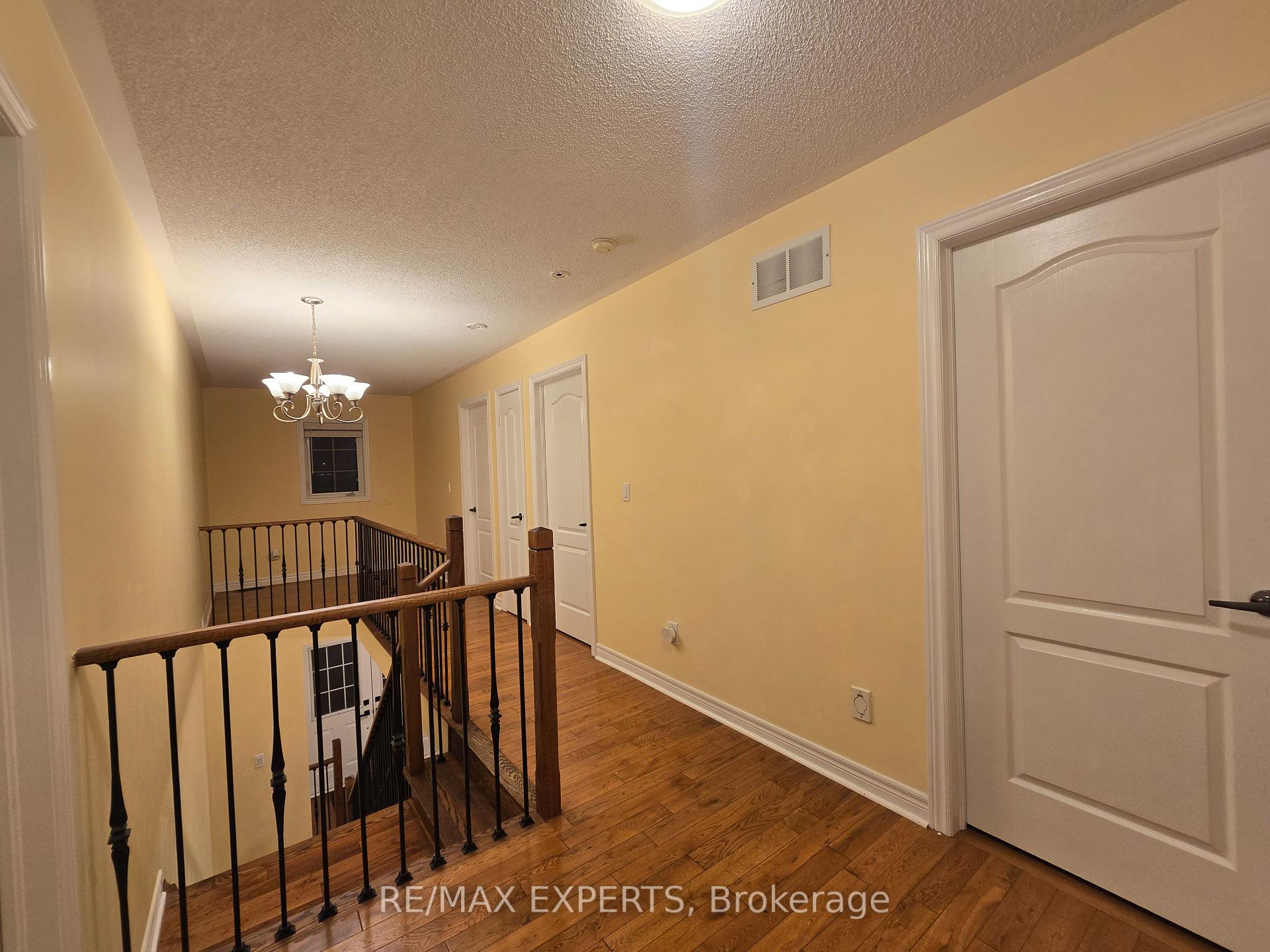 Photo 19 of 48 Dunvegan Crescent, Brampton, Fletcher's Meadow — HOMEH