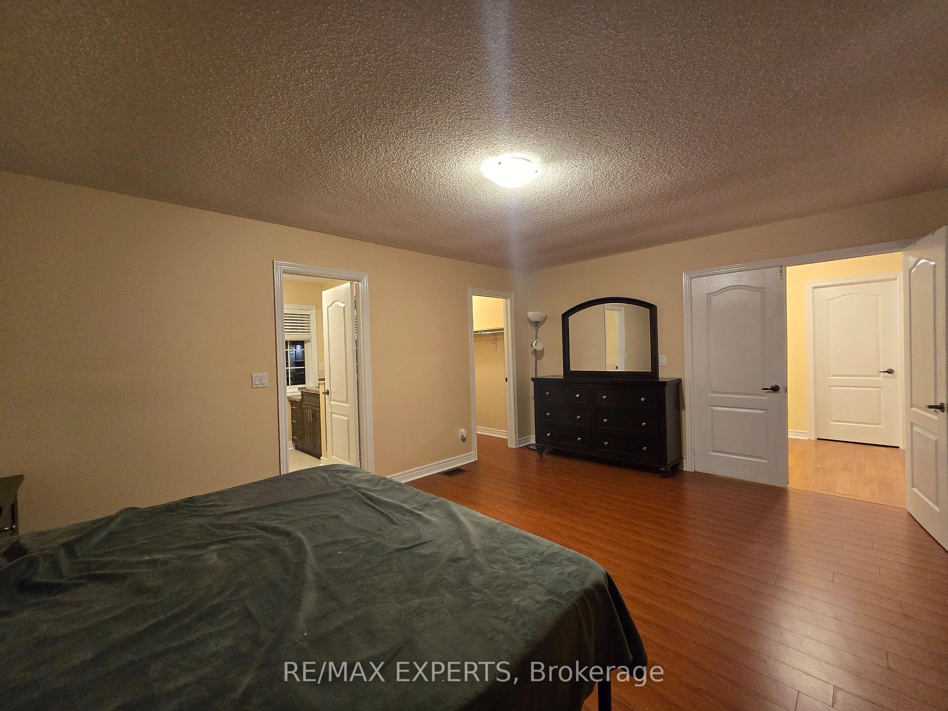 Photo 25 of 48 Dunvegan Crescent, Brampton, Fletcher's Meadow — HOMEH