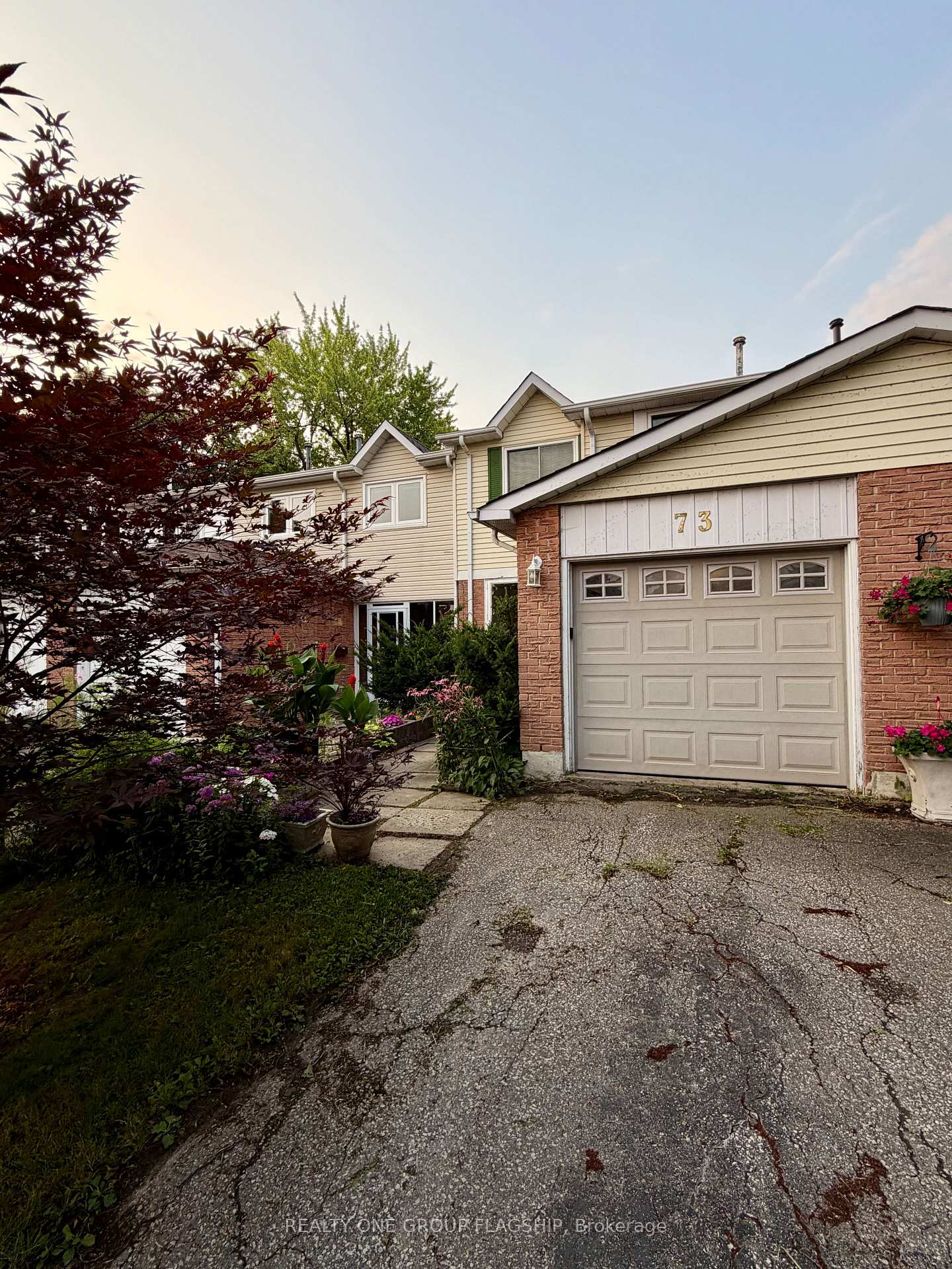Photo 3 of 73 Durie Lane, Markham, Aileen-Willowbrook — HOMEH