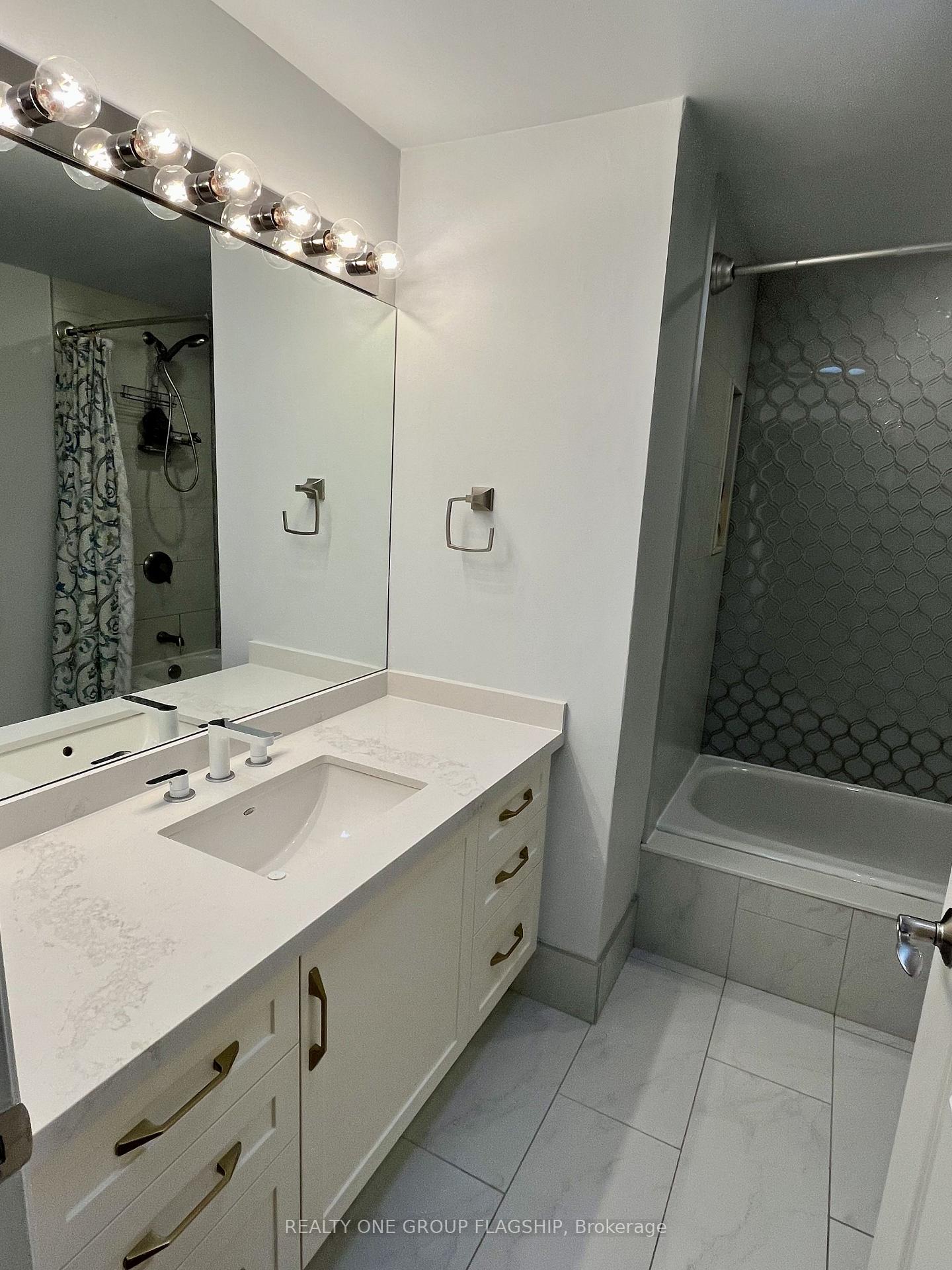 Photo 43 of 73 Durie Lane, Markham, Aileen-Willowbrook — HOMEH