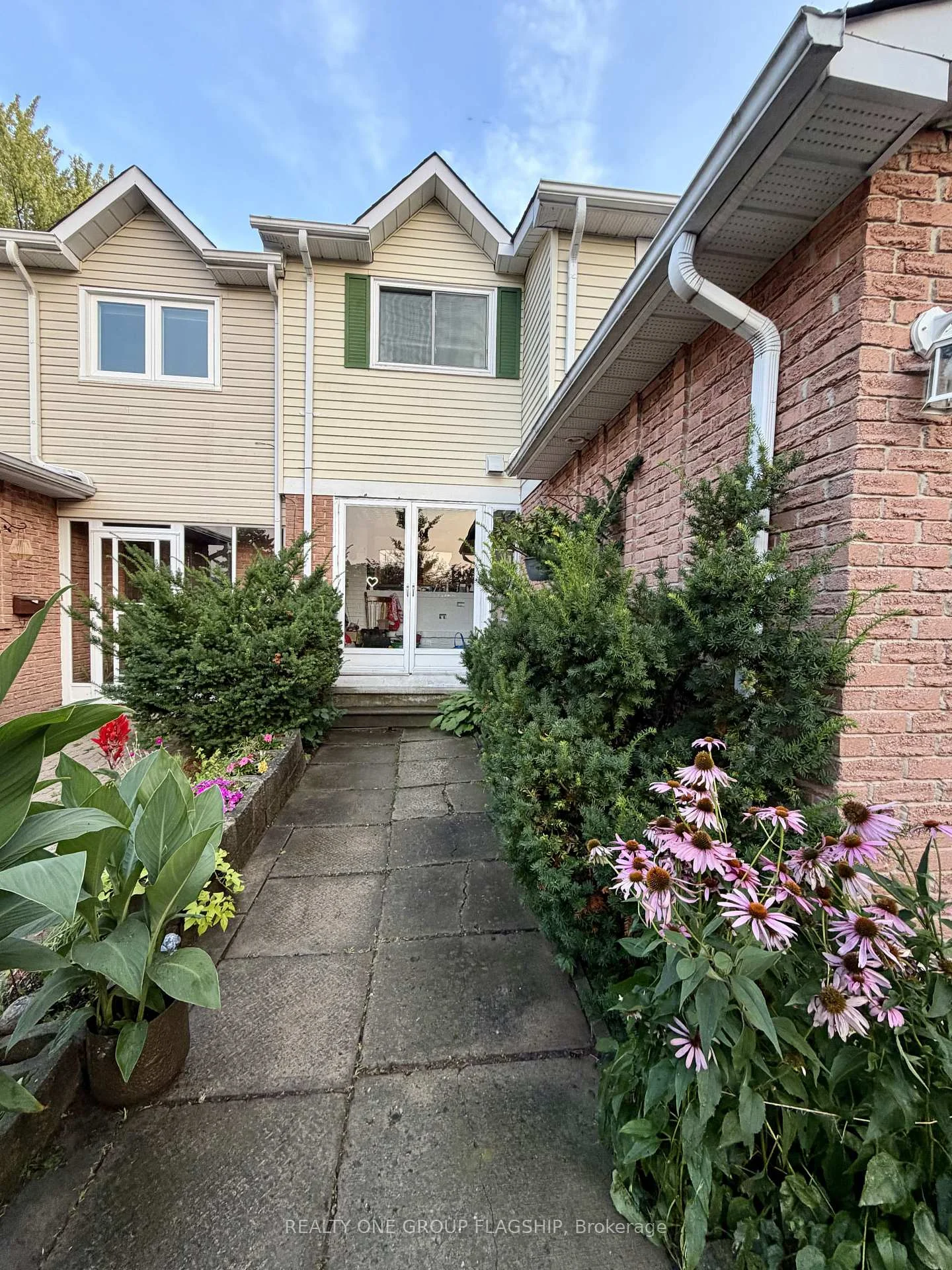 Photo 2 of 73 Durie Lane, Markham, Aileen-Willowbrook — HOMEH