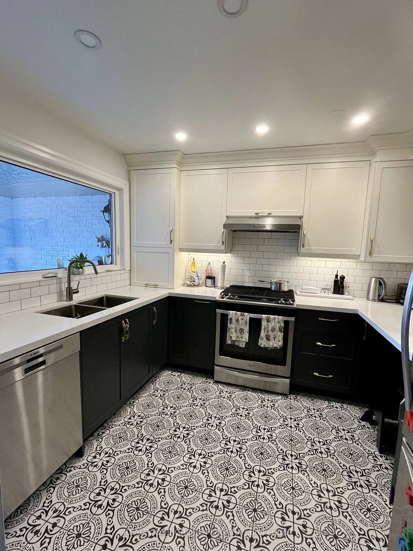 Photo 8 of 73 Durie Lane, Markham, Aileen-Willowbrook — HOMEH