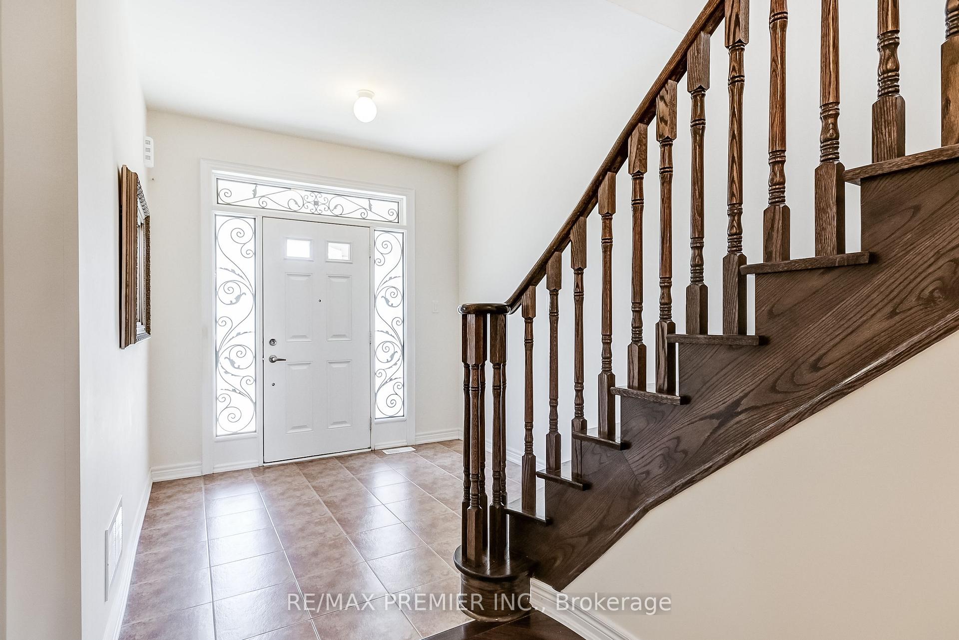 Photo 4 of 246 Hansard Drive, Vaughan, Vellore Village — HOMEH