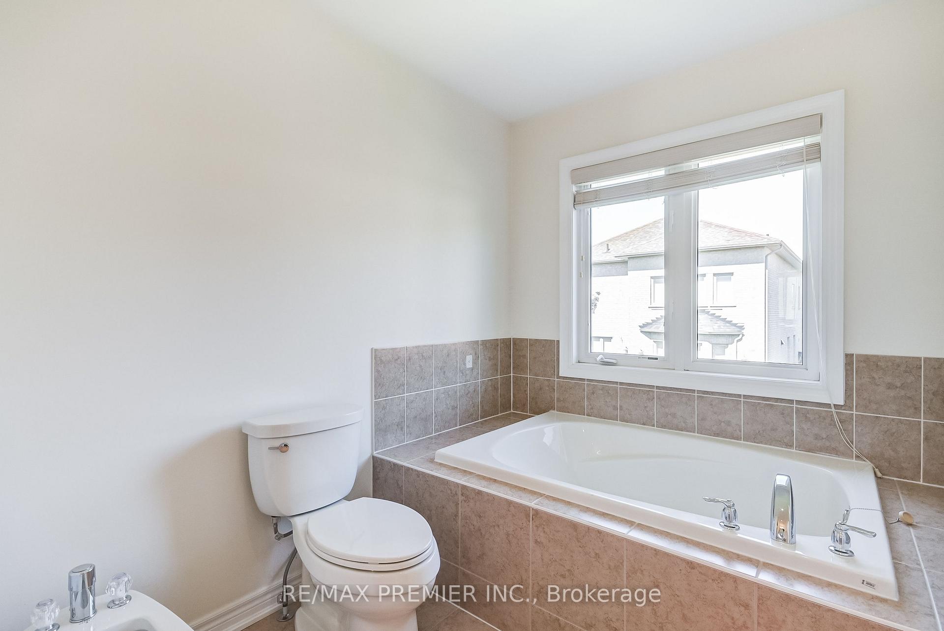 Photo 32 of 246 Hansard Drive, Vaughan, Vellore Village — HOMEH